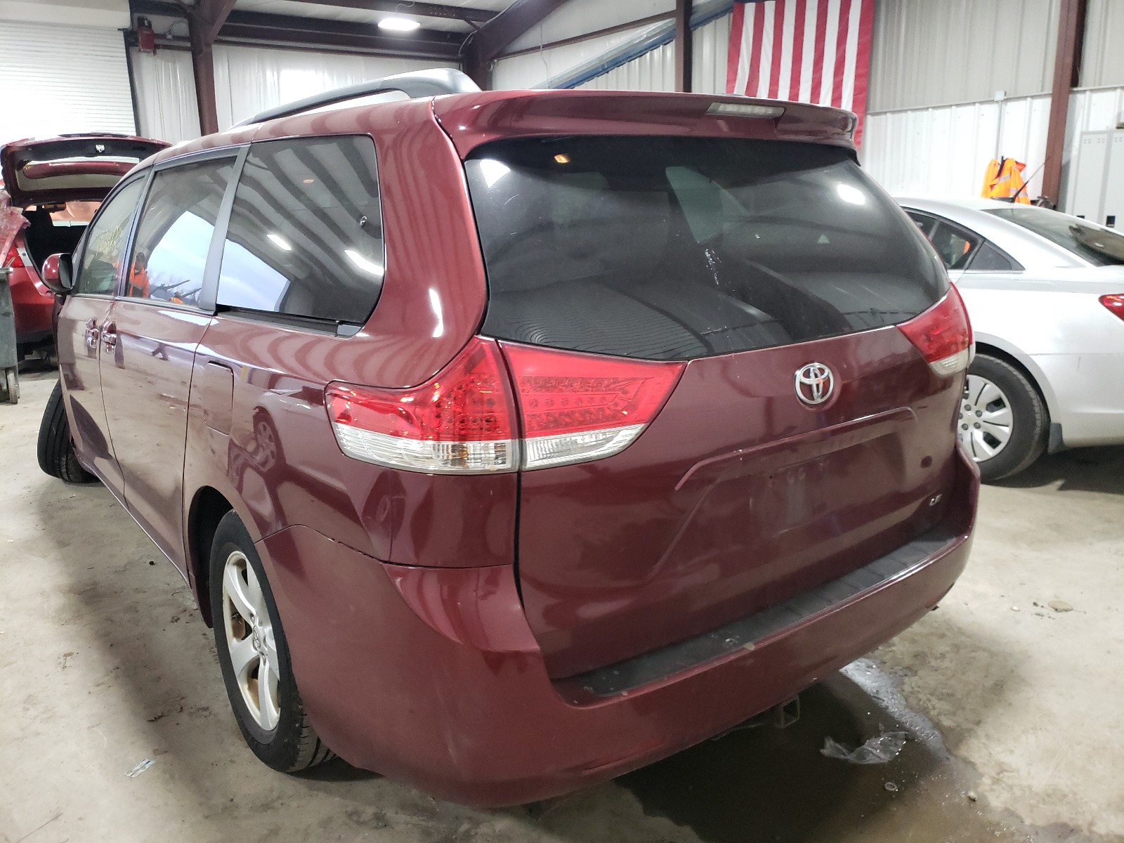 Photo 3 from auction – 2011 TOYOTA SIENNA LE with VIN 5TDKK3DC1BS053525