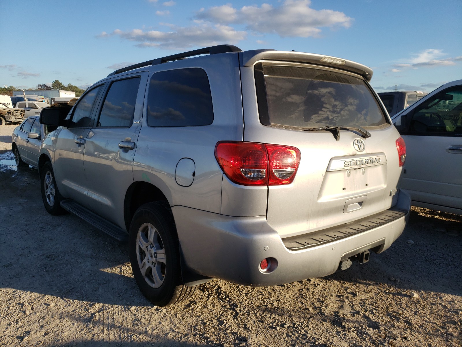 Photo 3 from auction – 2016 TOYOTA SEQUOIA SR with VIN 5TDZY5G13GS065590