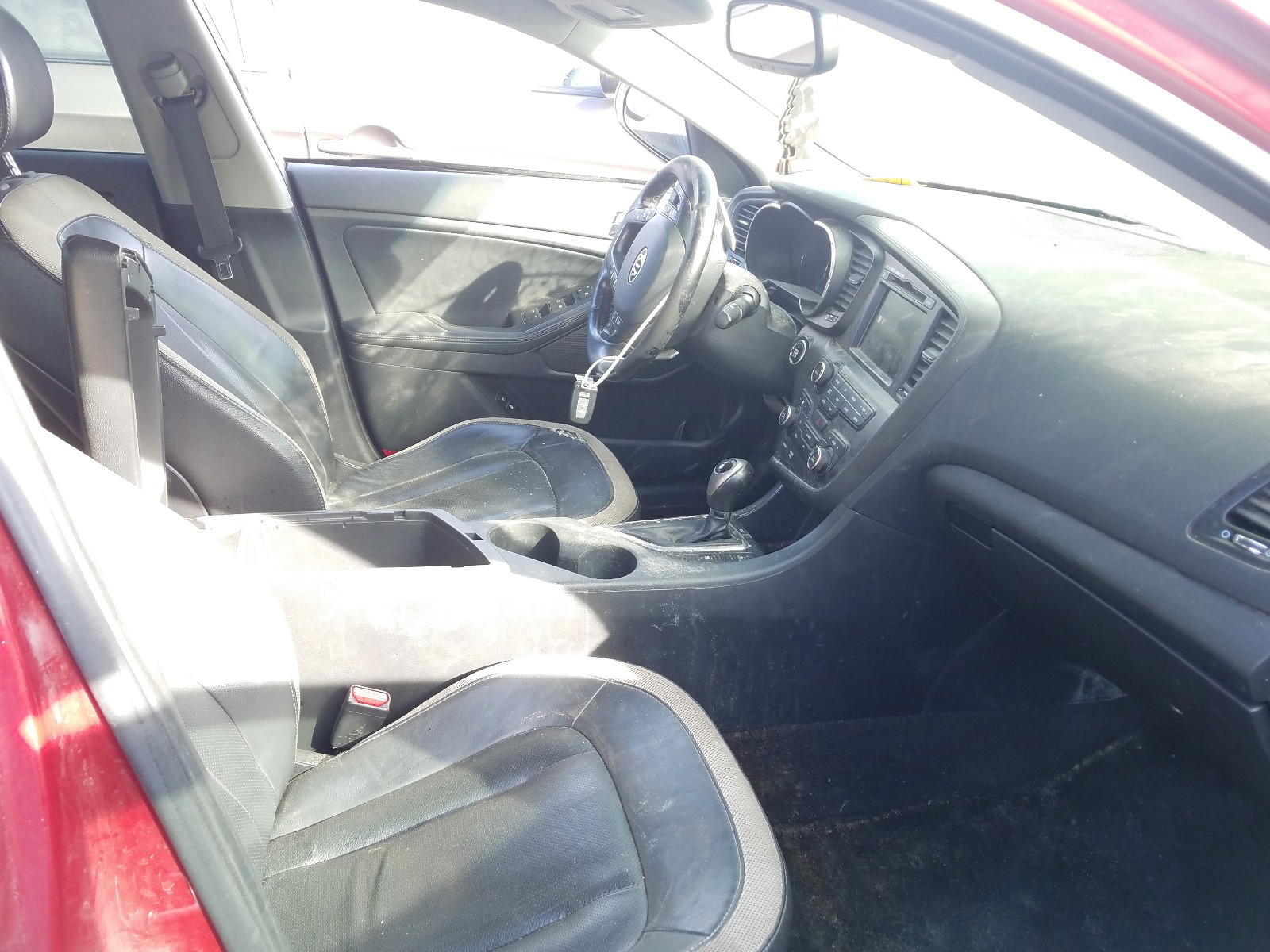 Photo 5 from auction – 2011 KIA OPTIMA SX with VIN KNAGR4A6XB5092624