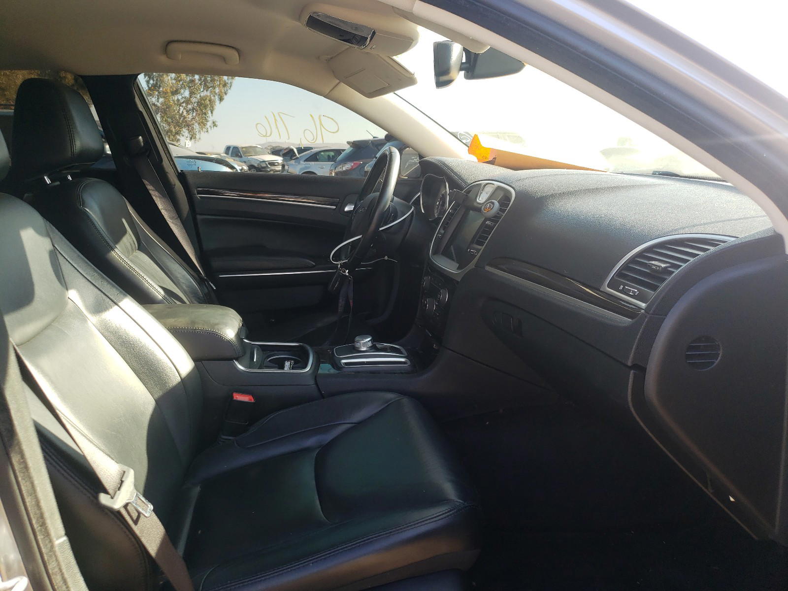 Photo 5 from auction – 2016 CHRYSLER 300 LIMITE with VIN 2C3CCAAG0GH243808