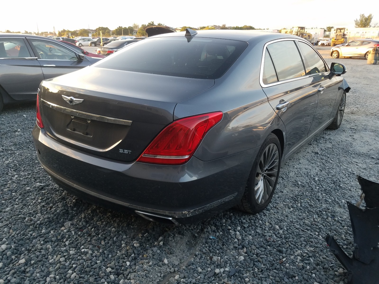 Photo 4 from auction – 2017 GENESIS G90 PREMIU with VIN KMHG34JAXHU020843