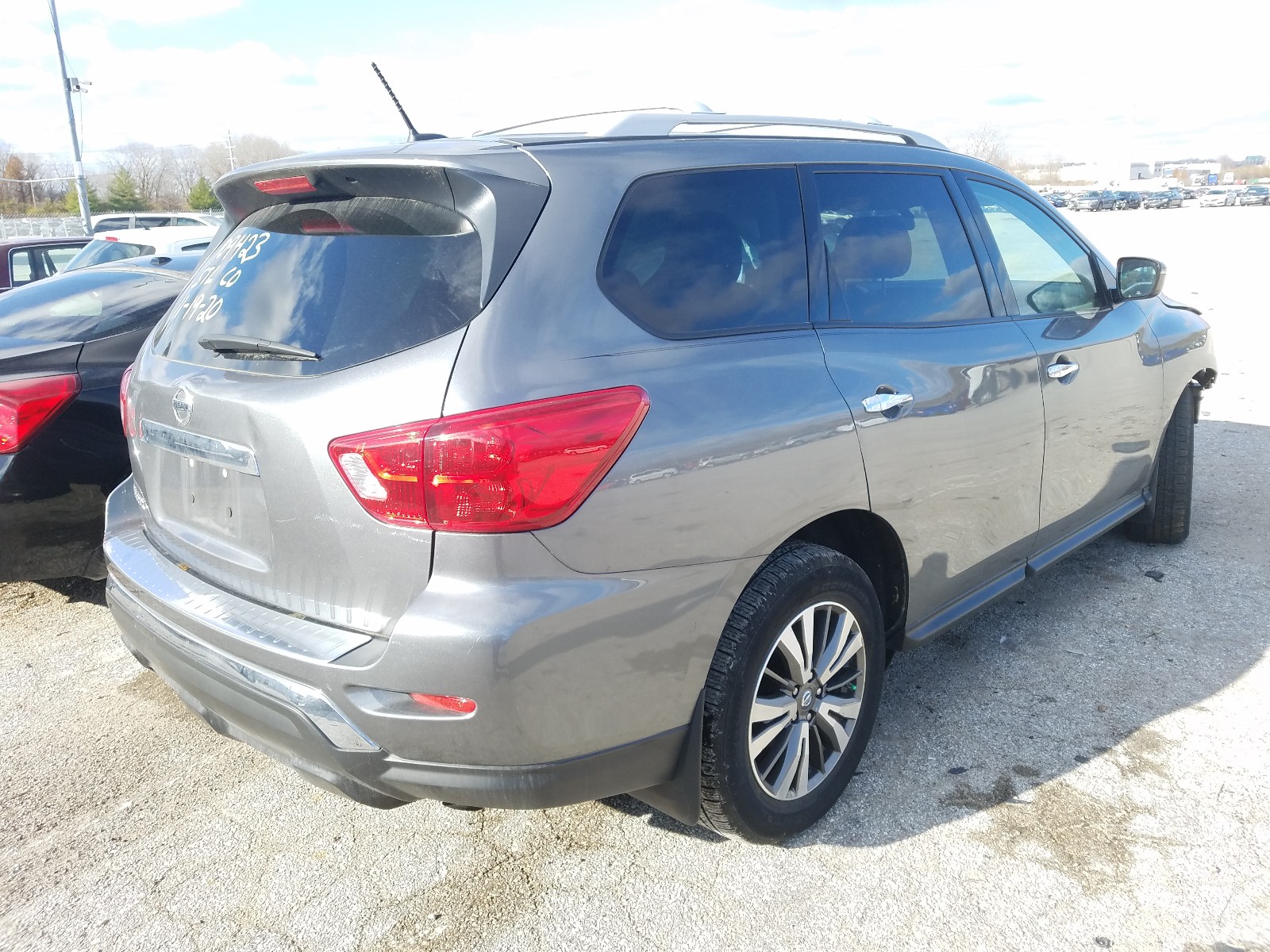 Photo 4 from auction – 2018 NISSAN PATHFINDER with VIN 5N1DR2MN4JC607958