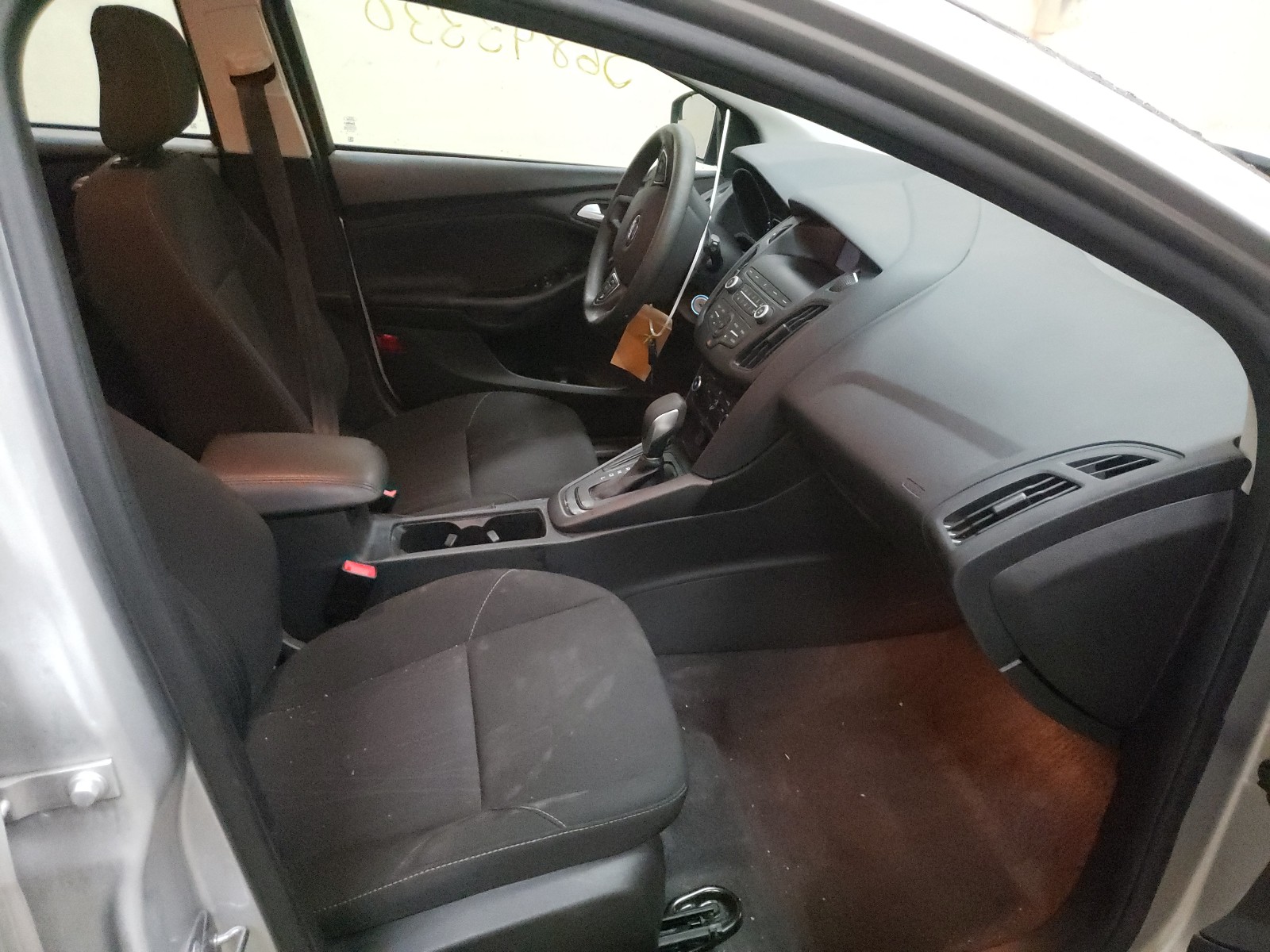Photo 5 from auction – 2018 FORD FOCUS SE with VIN 1FADP3K24JL235603