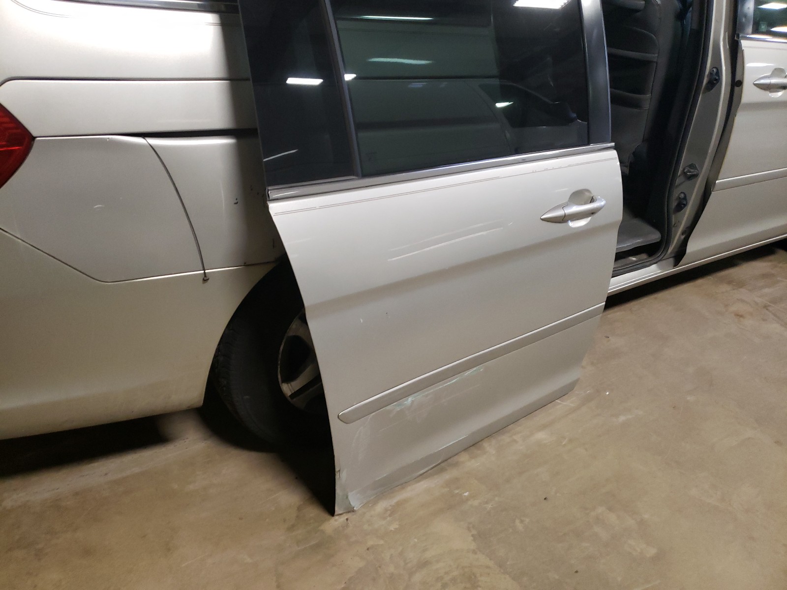 Photo 9 from auction – 2005 HONDA ODYSSEY EX with VIN 5FNRL38745B081854