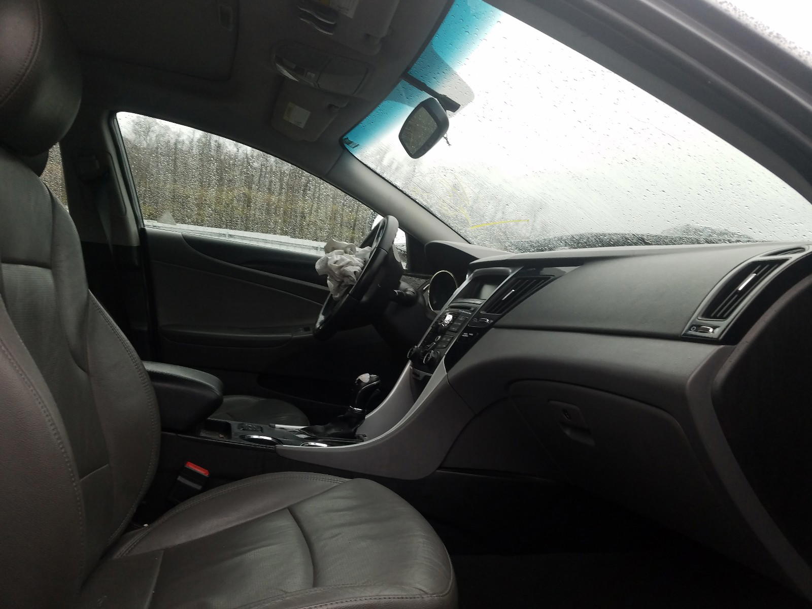 Photo 5 from auction – 2011 HYUNDAI SONATA SE with VIN 5NPEC4AC1BH035987