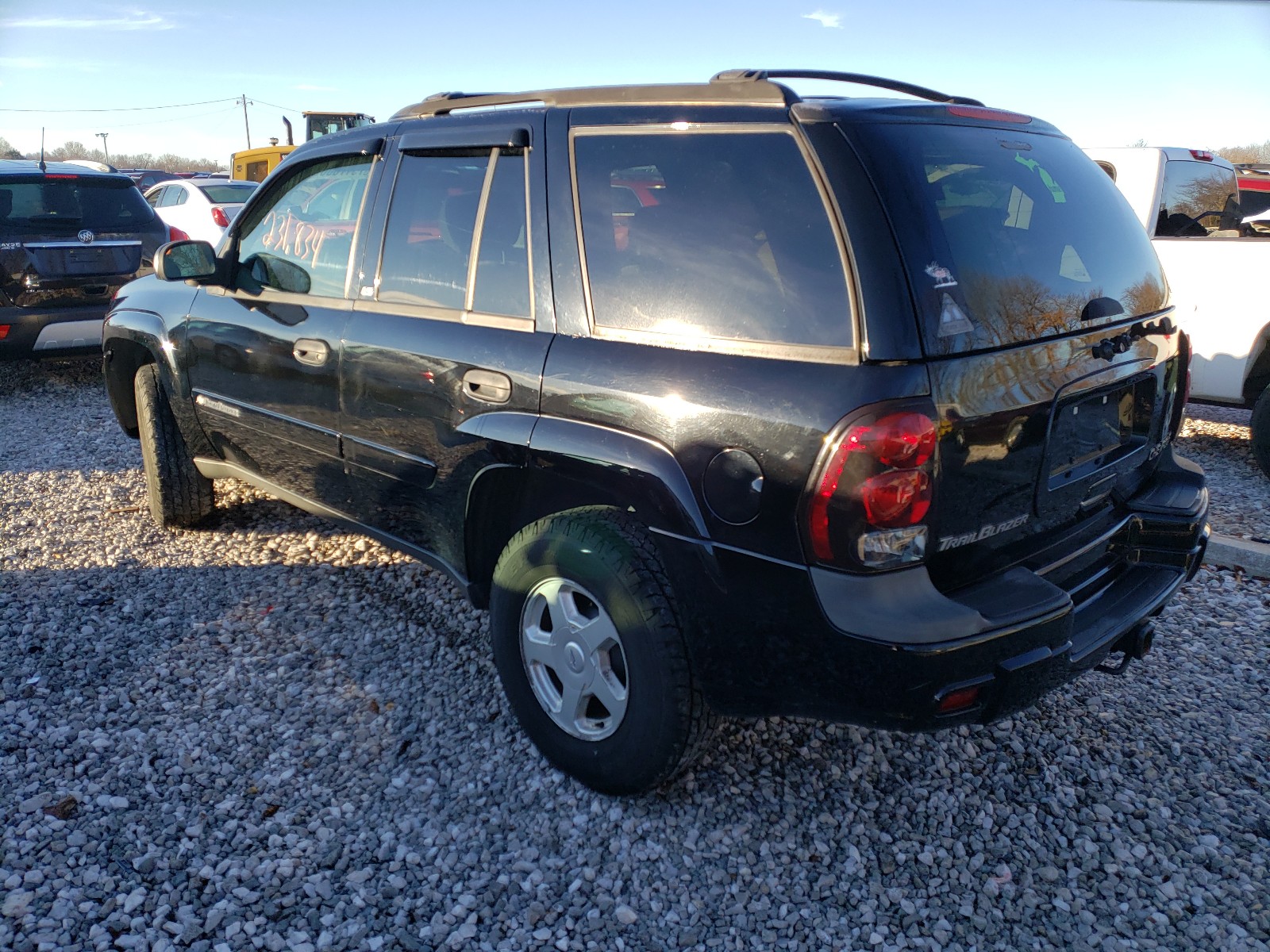 Photo 3 from auction – 2002 CHEVROLET TRAILBLAZE with VIN 1GNDT13S122425219