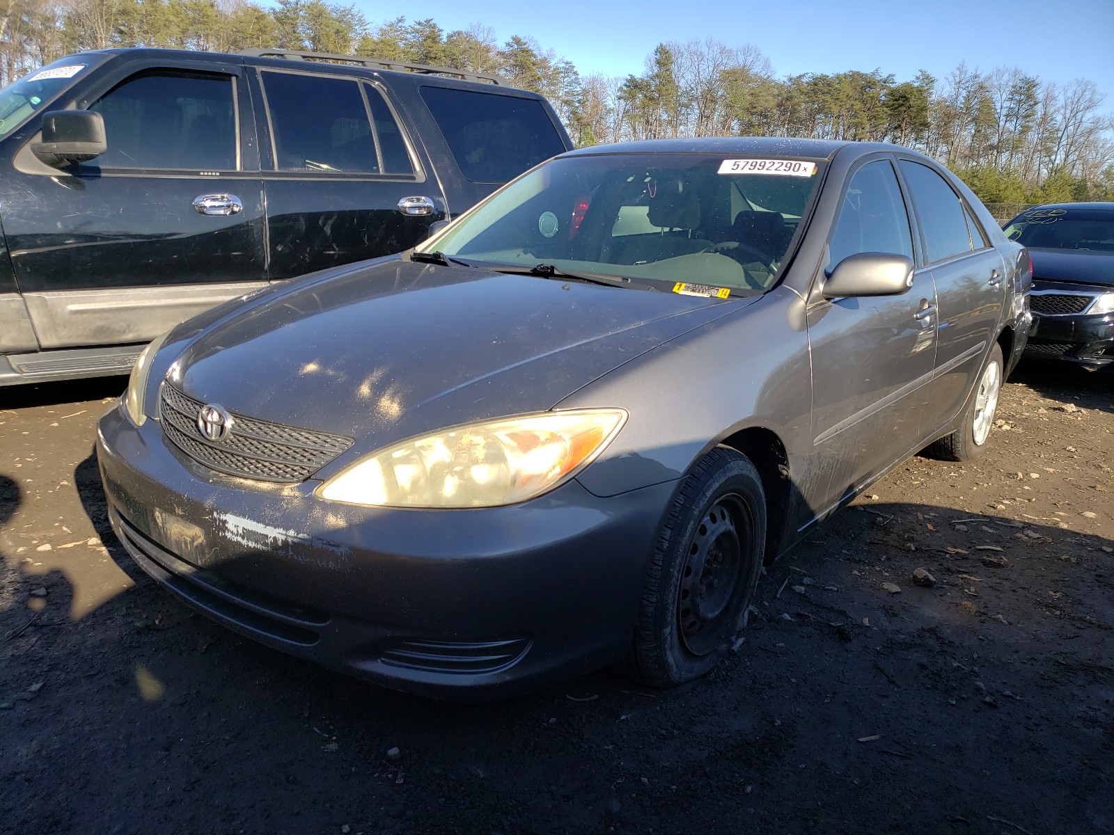 Photo 2 from auction – 2004 TOYOTA CAMRY LE with VIN 4T1BE32KX4U835933