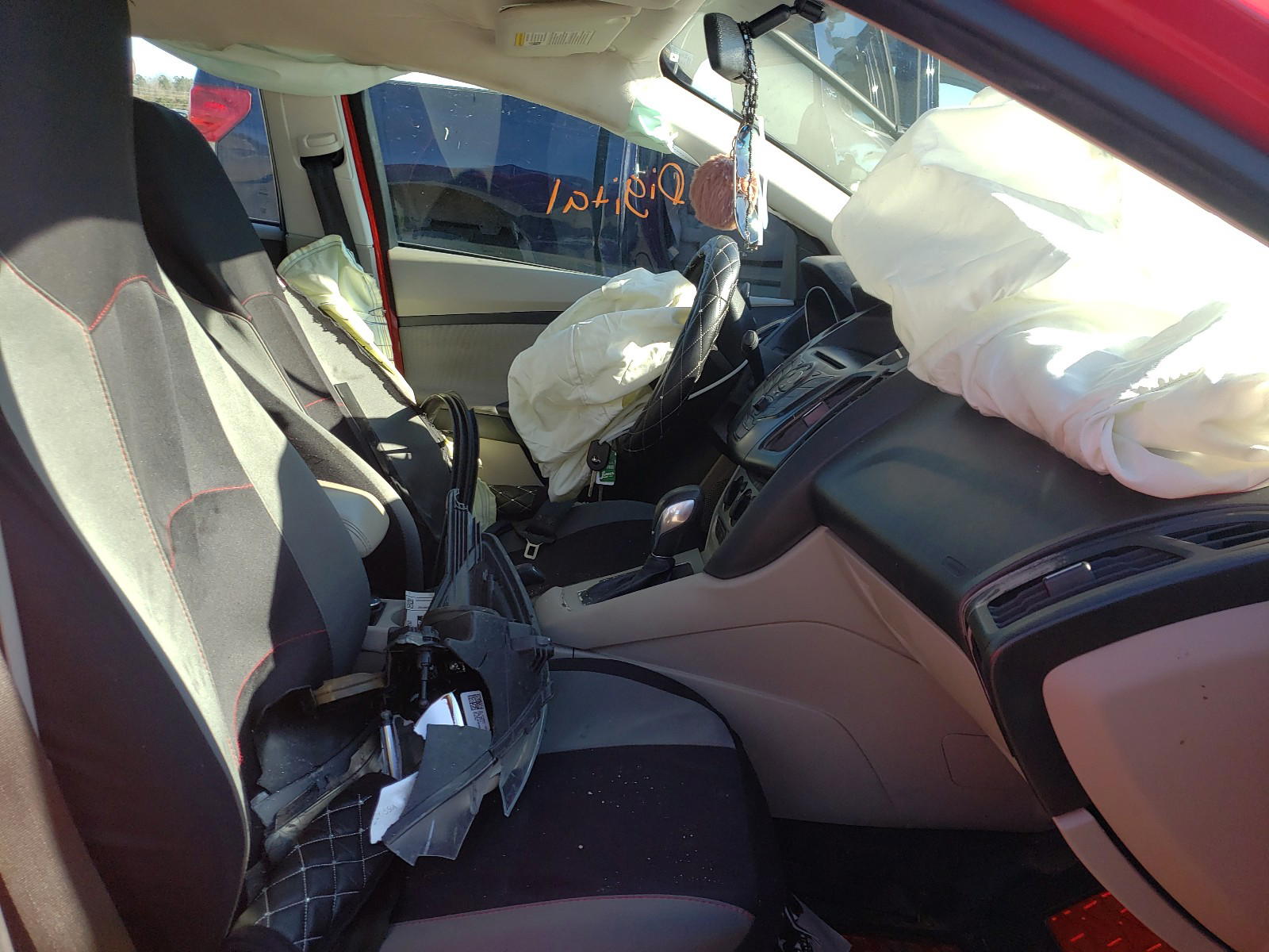 Photo 5 from auction – 2012 FORD FOCUS SE with VIN 1FAHP3F22CL239275