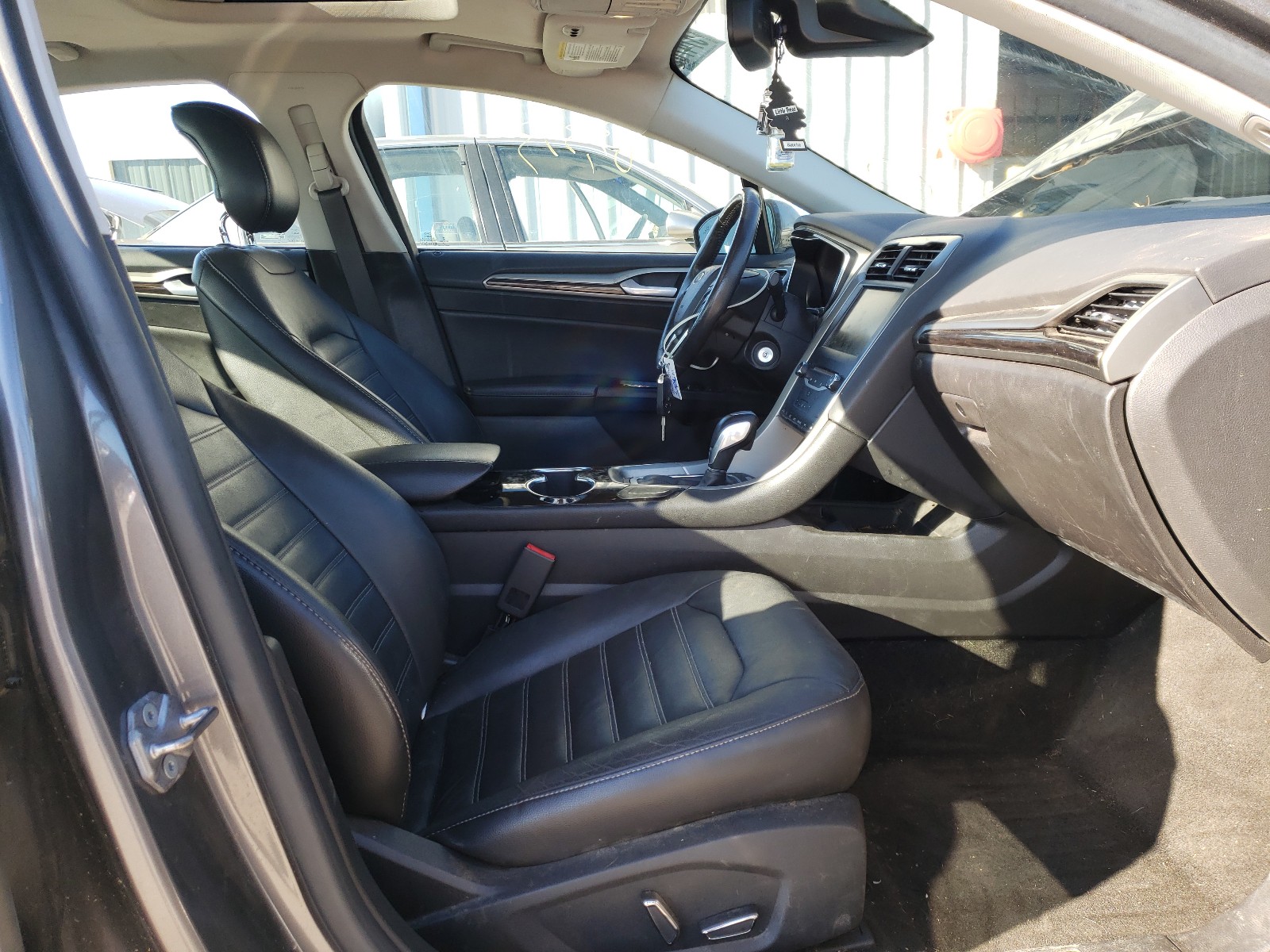 Photo 5 from auction – 2014 FORD FUSION SE with VIN 3FA6P0HD0ER251109