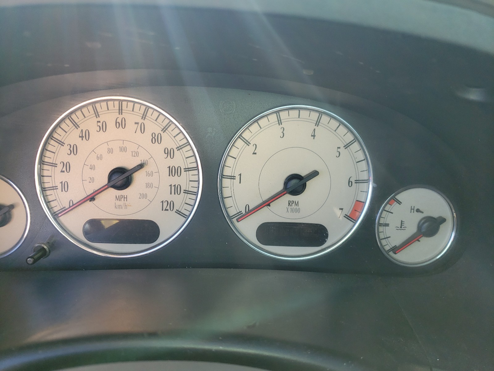 Photo 8 from auction – 2003 CHRYSLER TOWN & COU with VIN 2C8GP64L83R108098