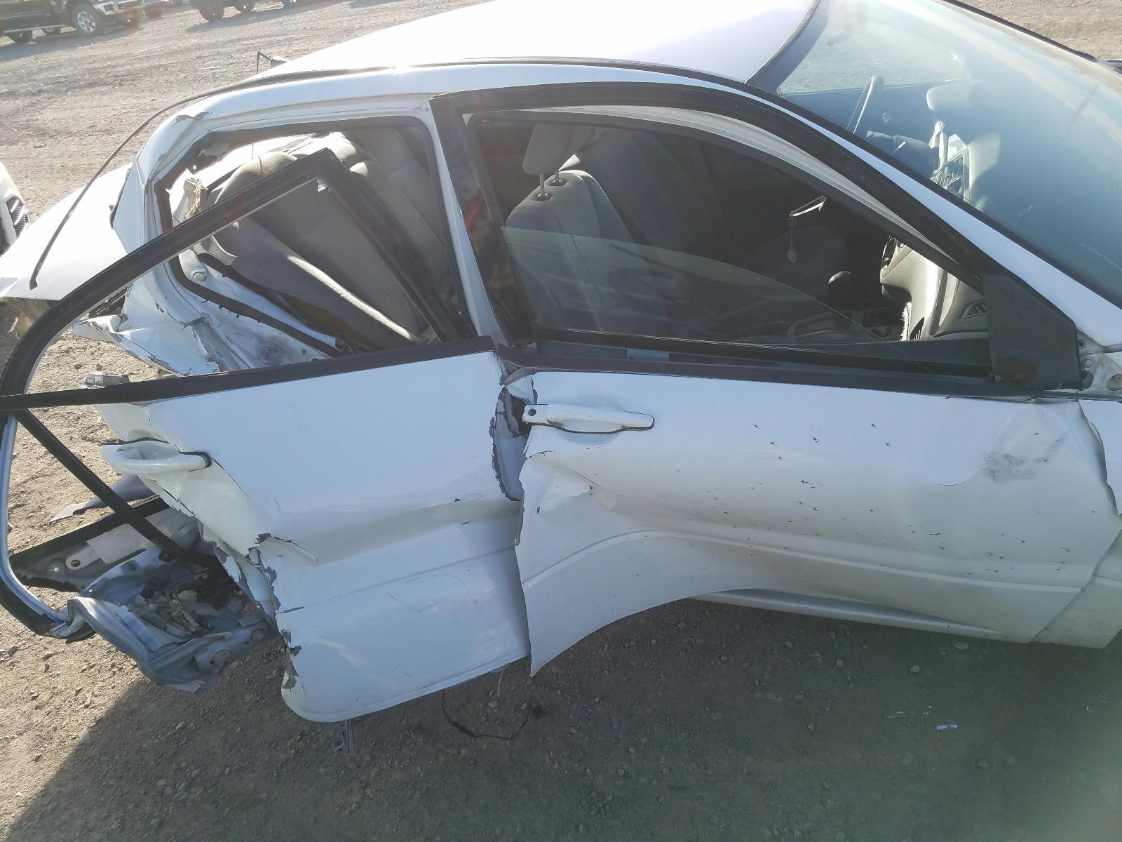 Photo 9 from auction – 2004 MITSUBISHI LANCER with VIN JA3AJ26E14U045400