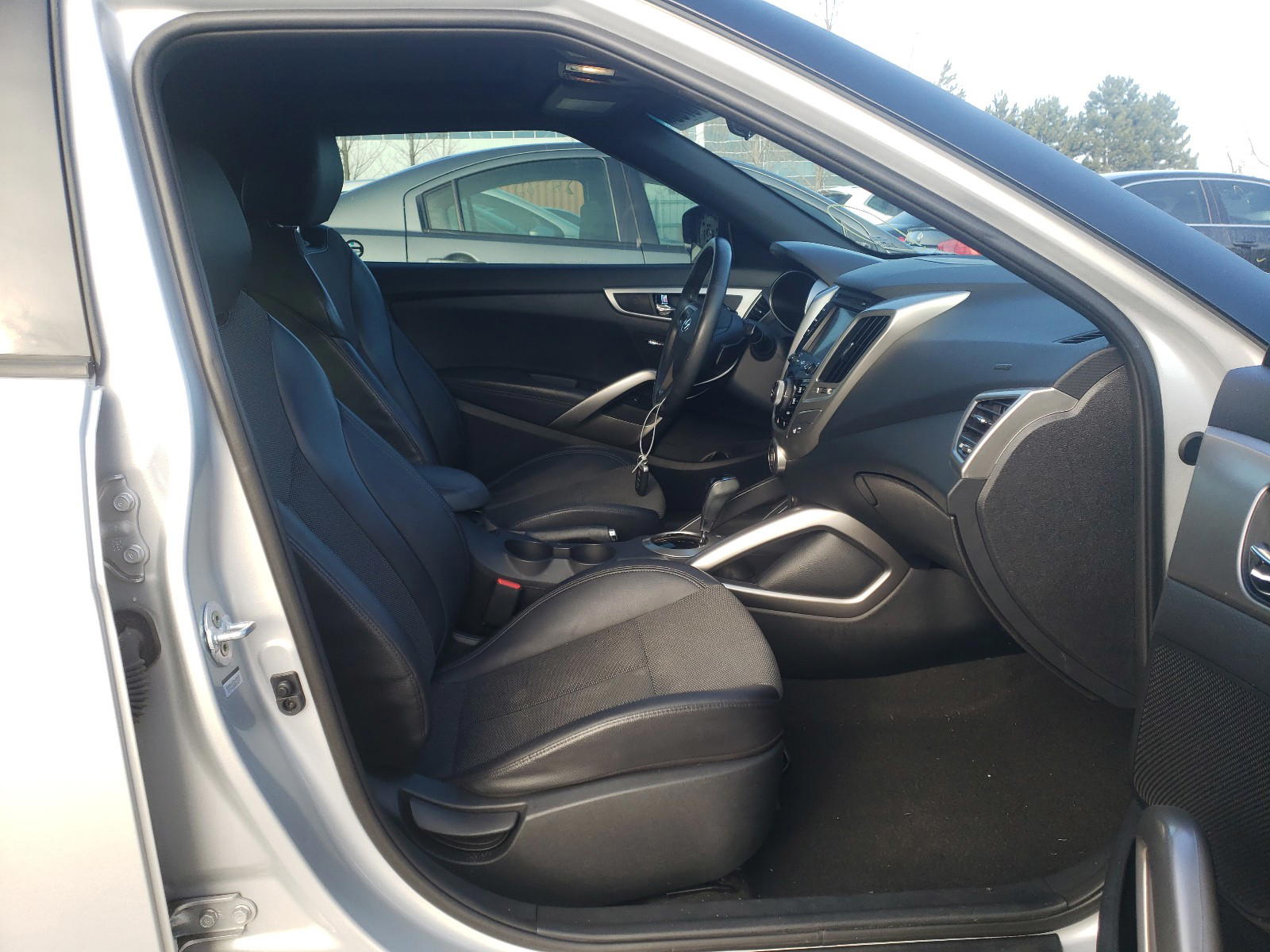Photo 5 from auction – 2016 HYUNDAI VELOSTER with VIN KMHTC6AD0GU276704