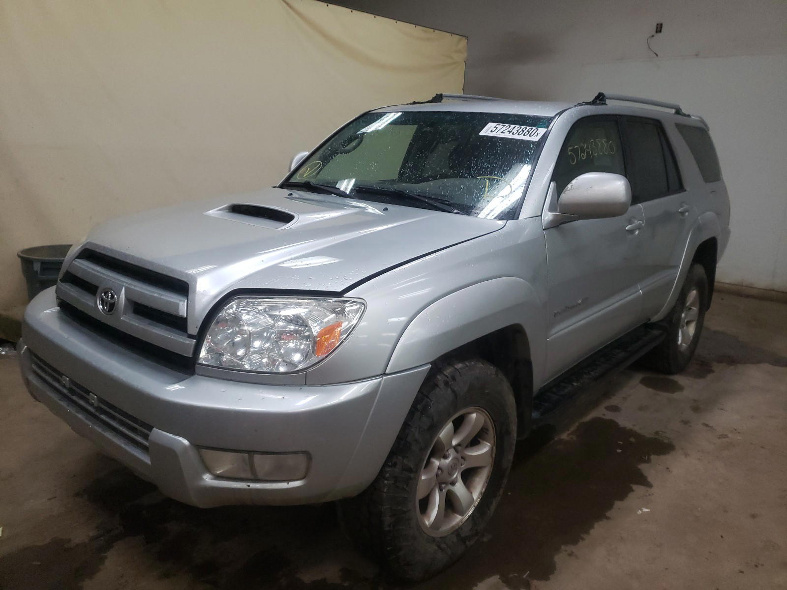 Photo 2 from auction – 2004 TOYOTA 4RUNNER SR with VIN JTEBU14R748011740