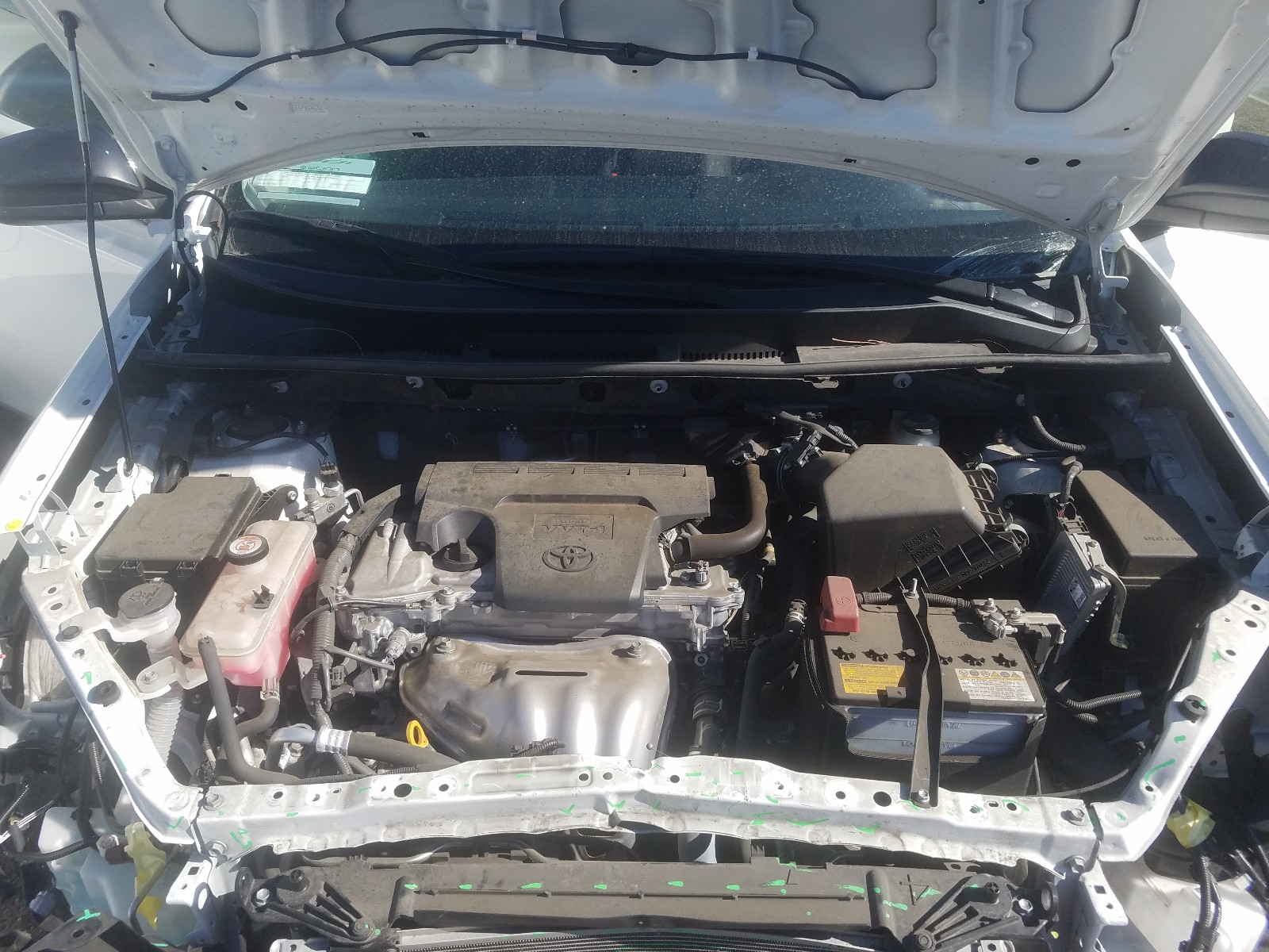 Photo 7 from auction – 2018 TOYOTA RAV4 LE with VIN JTMZFREV0JJ735930