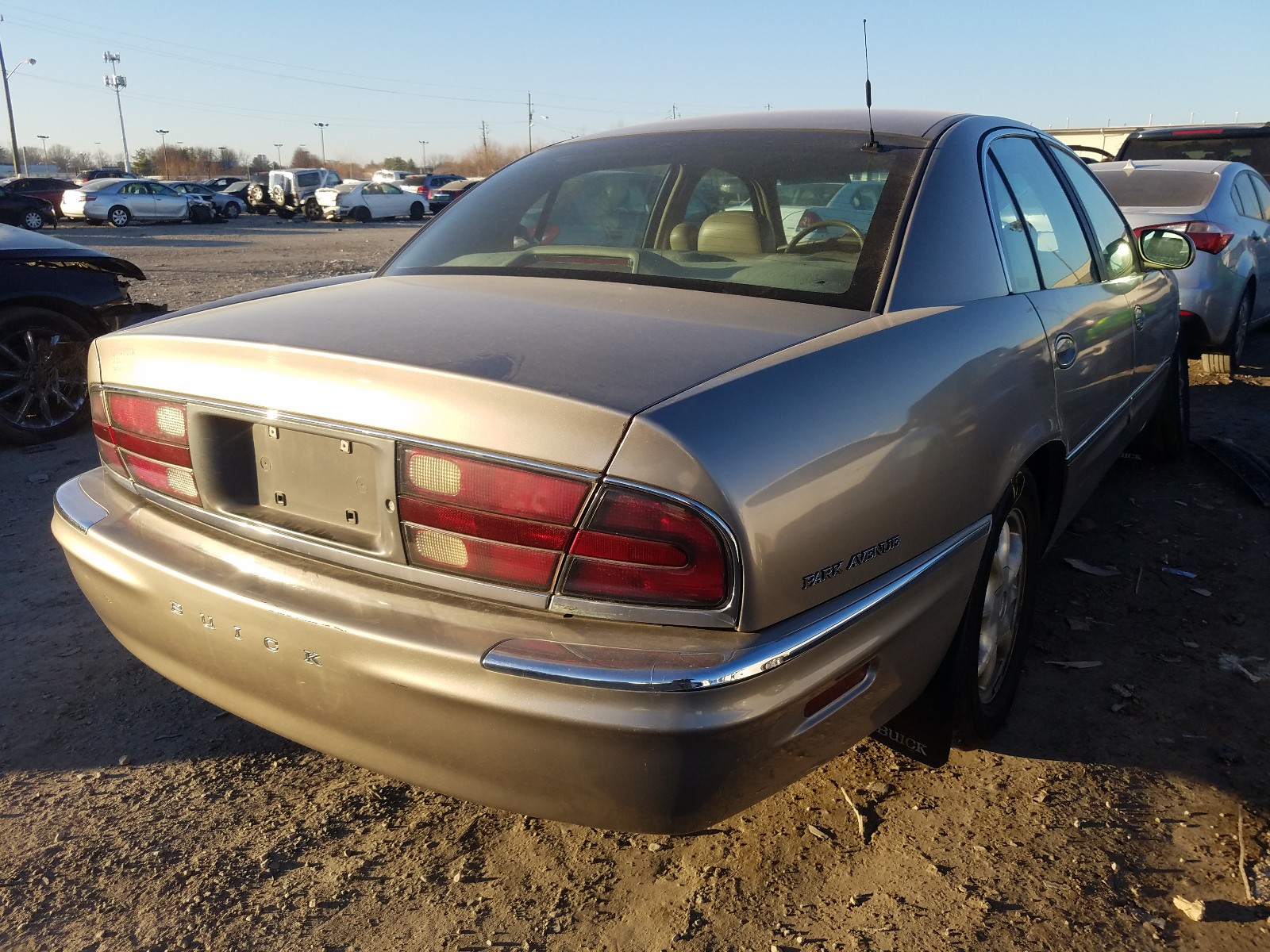 Photo 4 from auction – 2001 BUICK PARK AVENU with VIN 1G4CW54K714185495
