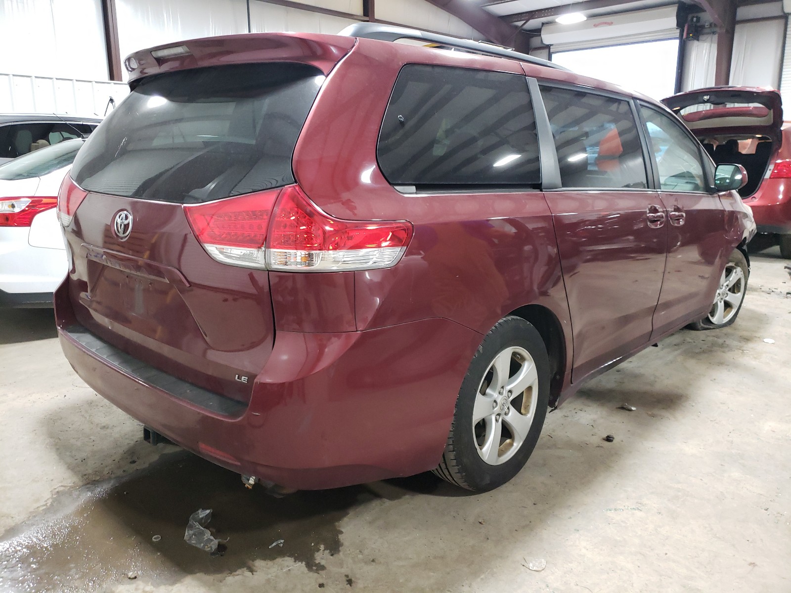 Photo 4 from auction – 2011 TOYOTA SIENNA LE with VIN 5TDKK3DC1BS053525