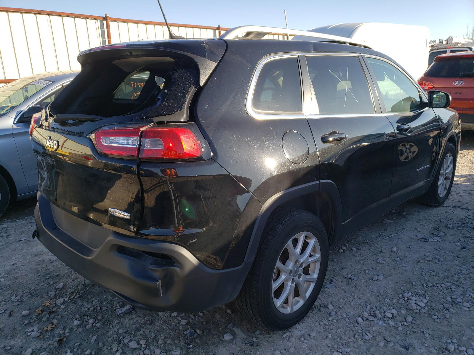 Photo 4 from auction – 2018 JEEP CHEROKEE L with VIN 1C4PJLCB7JD577435