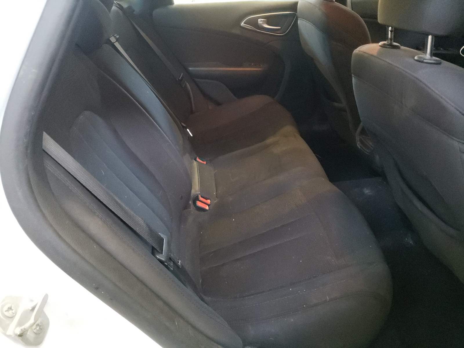 Фото 6 с аукциона – 2015 CHRYSLER 200 LX с VIN 1C3CCCFB9FN671469