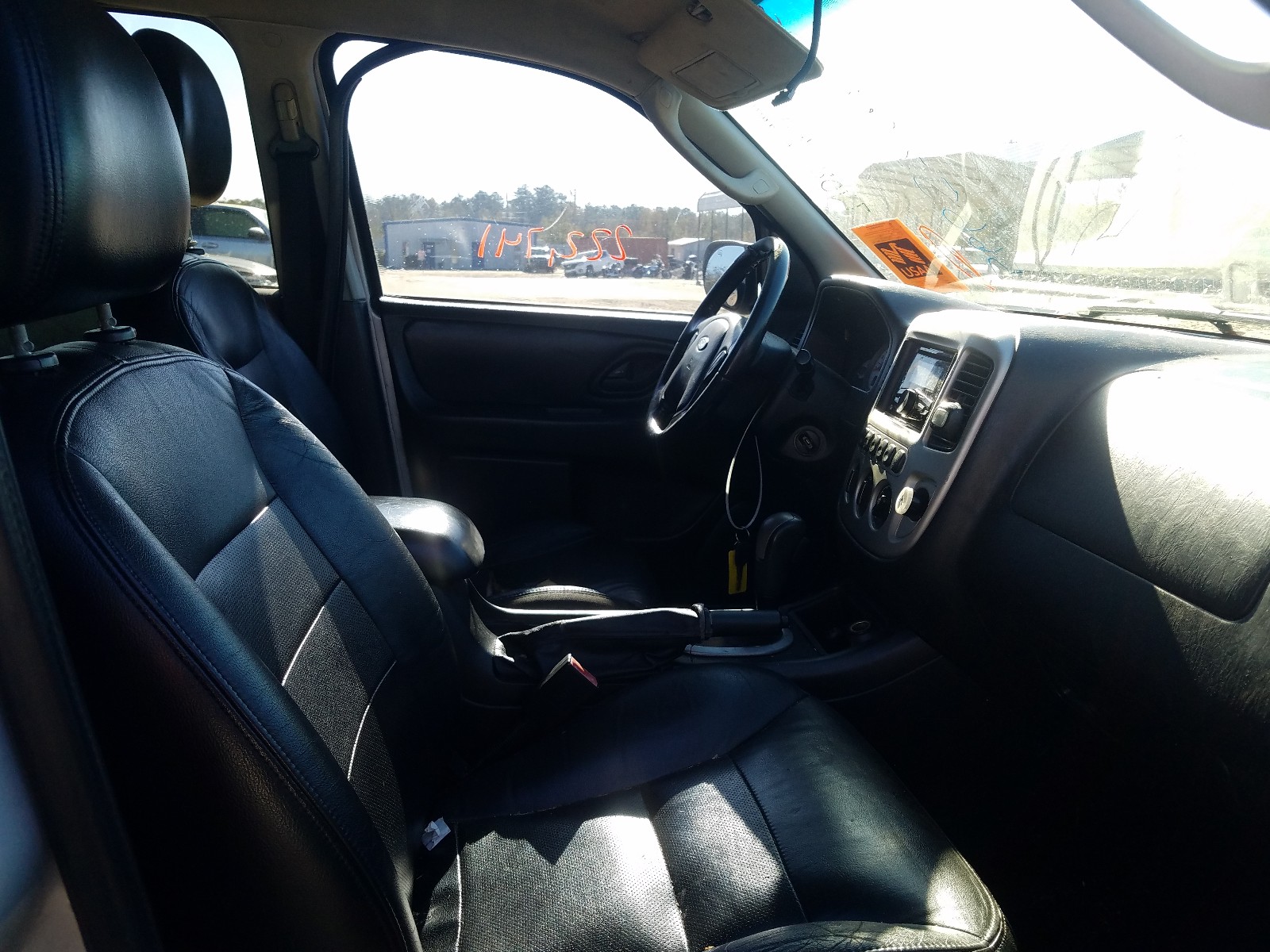 Photo 5 from auction – 2005 FORD ESCAPE LIM with VIN 1FMYU04125KC09435