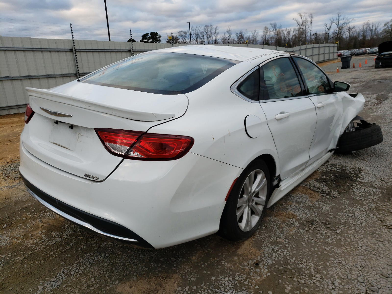 Photo 4 from auction – 2016 CHRYSLER 200 LIMITE with VIN 1C3CCCAB6GN133207