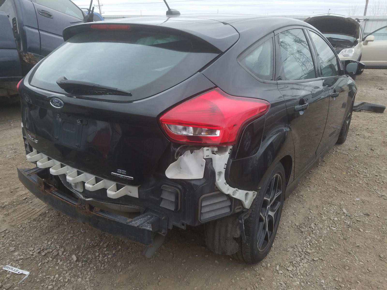 Photo 4 from auction – 2015 FORD FOCUS SE with VIN 1FADP3K2XFL253384