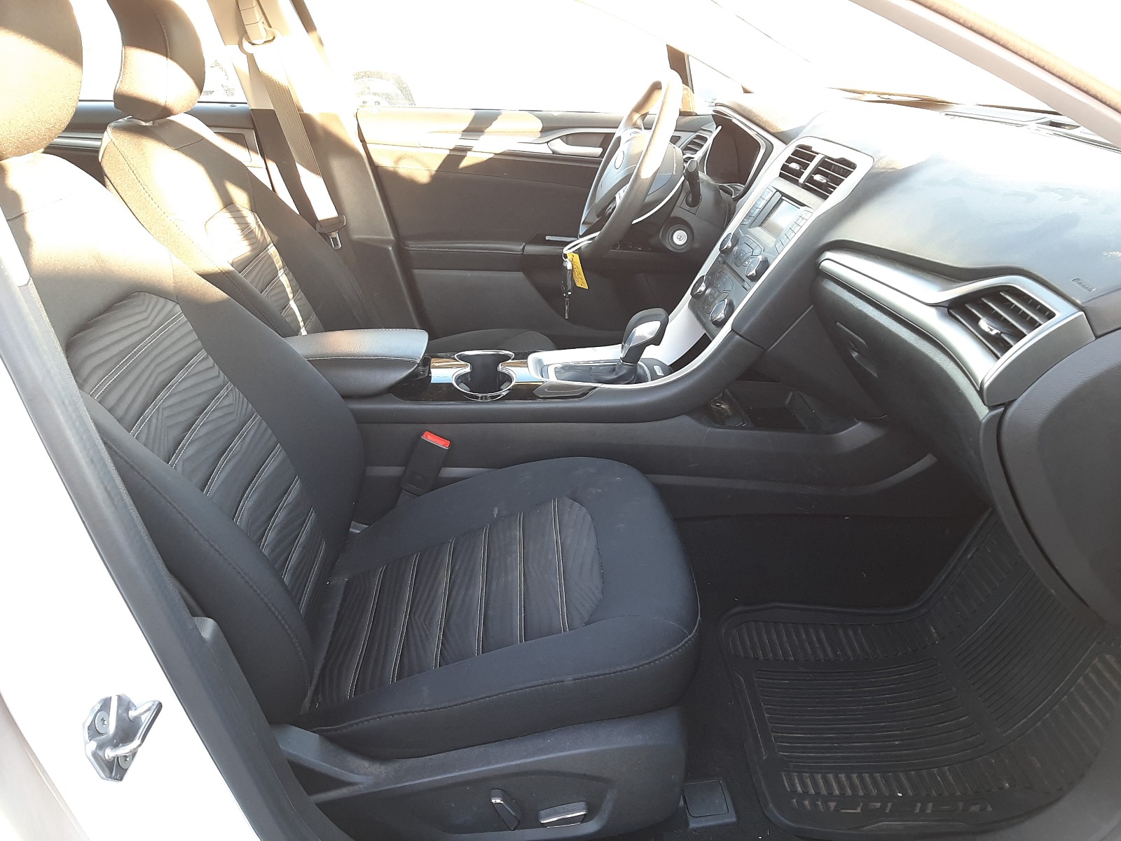 Photo 5 from auction – 2016 FORD FUSION SE with VIN 3FA6P0H79GR264664