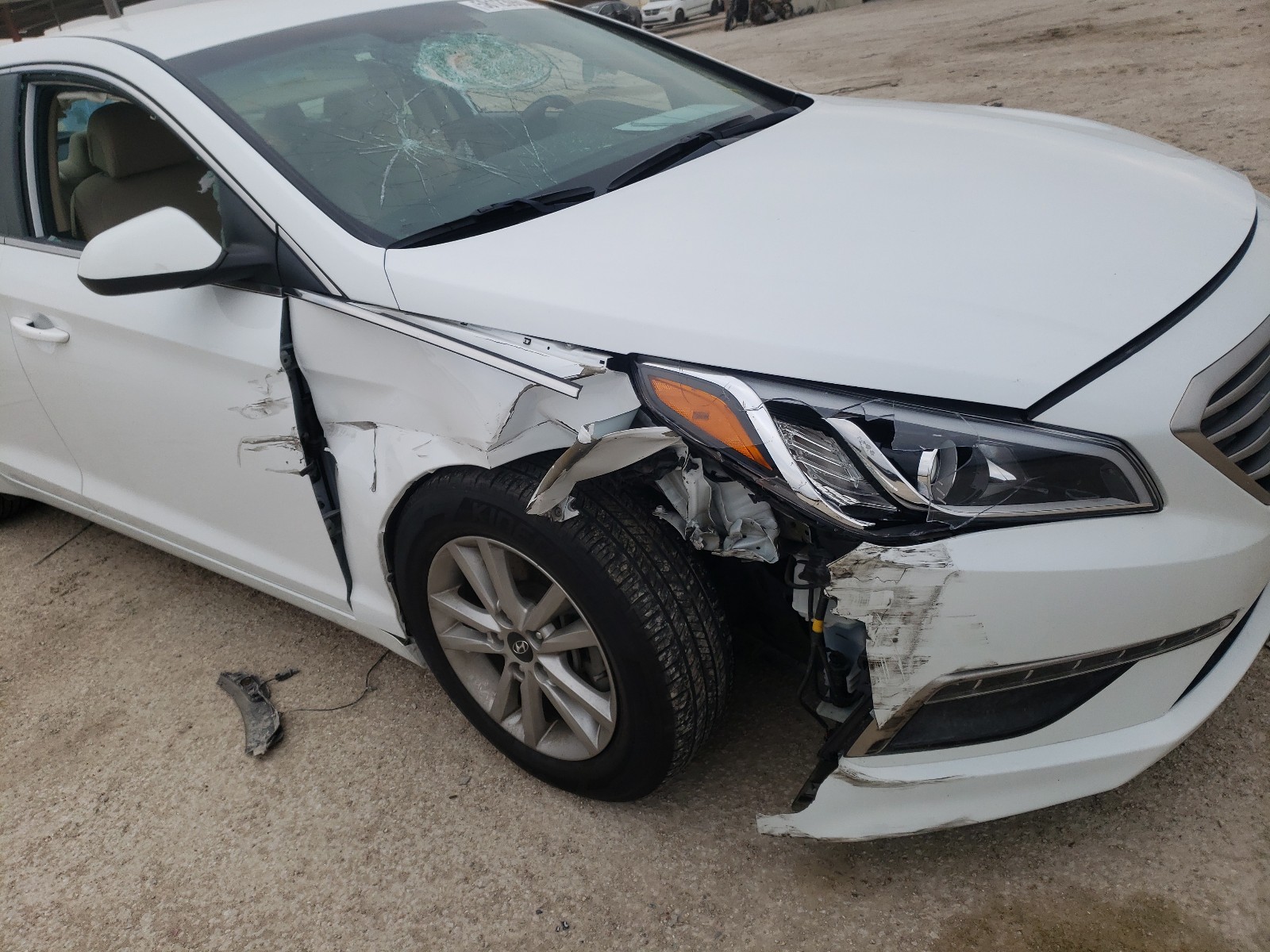 Photo 19 from auction – 2015 HYUNDAI SONATA SE with VIN 5NPE24AF4FH046582