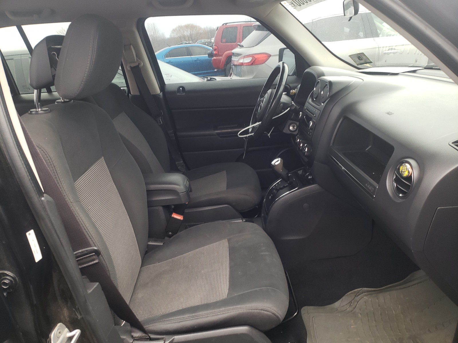 Photo 5 from auction – 2011 JEEP PATRIOT with VIN 1J4NT1GB8BD109998