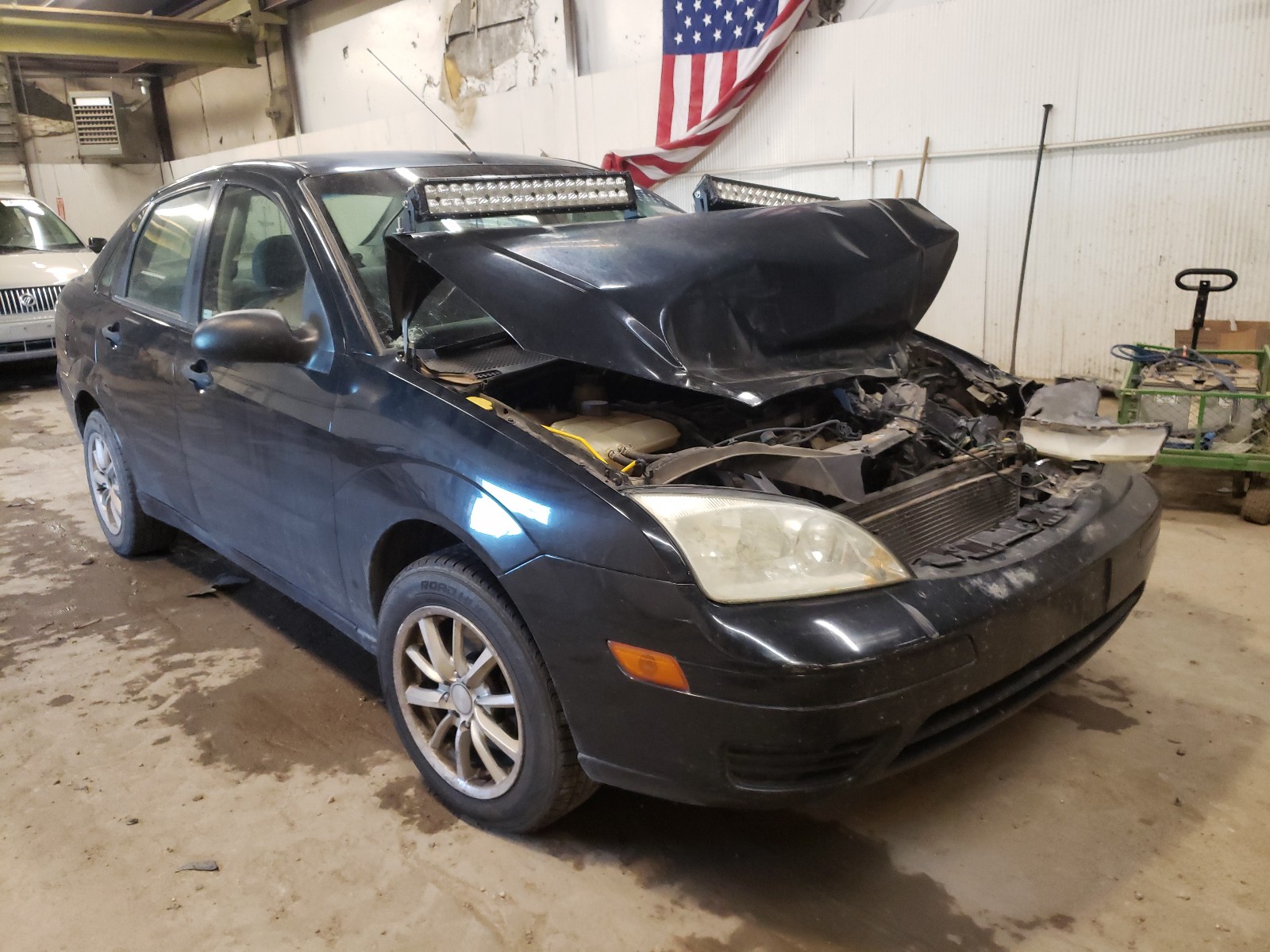 FORD FOCUS ZX4 2005 with VIN 1FAFP34N95W177556 - Photo from auction