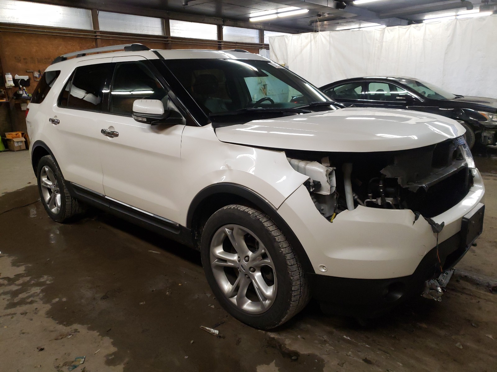 FORD EXPLORER L 2015 مع رقم تعريف المركبة 1FM5K8F84FGB63628 - صورة من المزاد