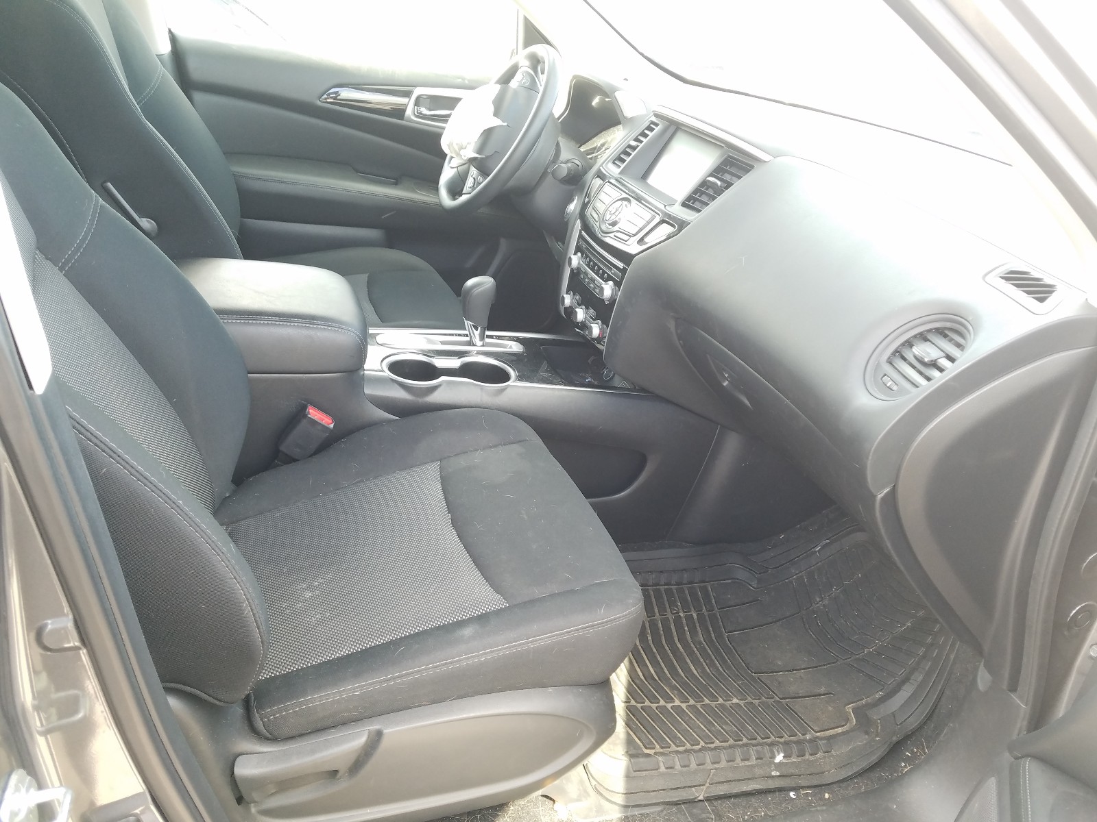 Photo 5 from auction – 2018 NISSAN PATHFINDER with VIN 5N1DR2MN4JC607958