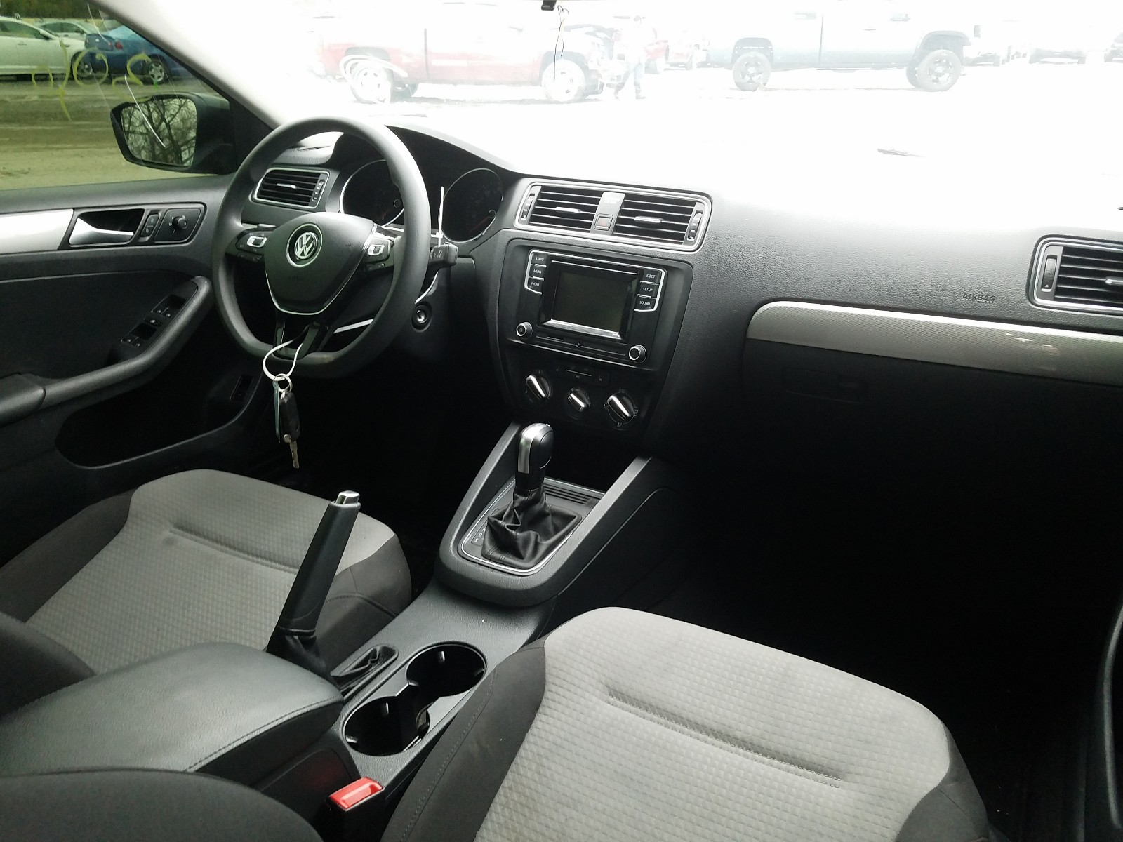 Photo 9 from auction – 2017 VOLKSWAGEN JETTA S with VIN 3VW2B7AJ0HM393037