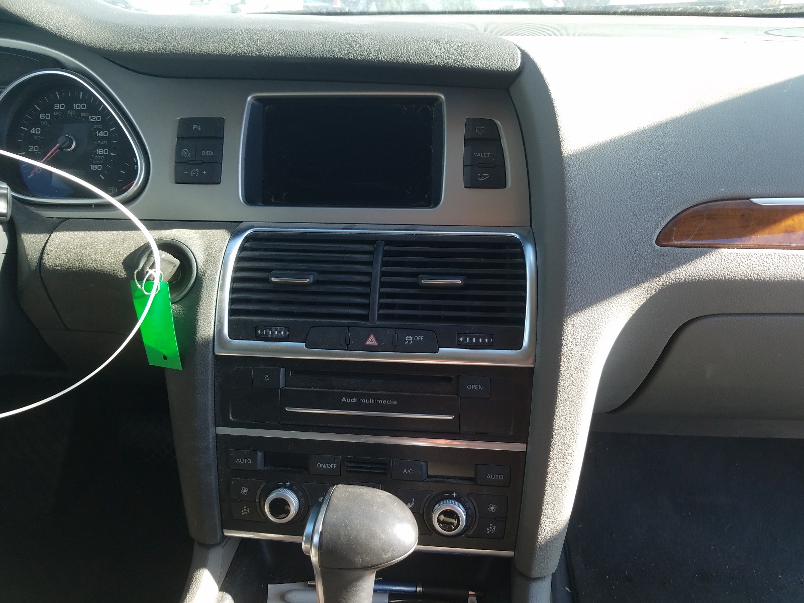Photo 9 from auction – 2015 AUDI Q7 TDI PRE with VIN WA1LMAFE4FD018006
