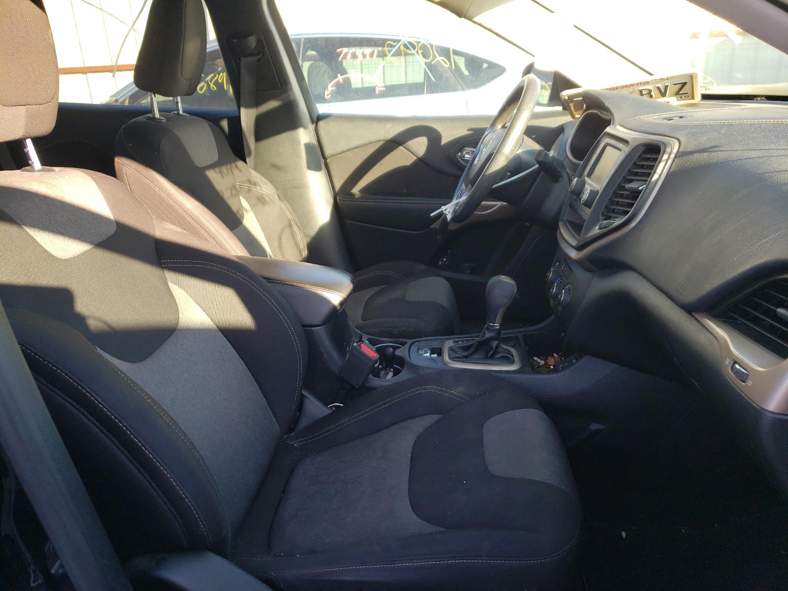 Photo 5 from auction – 2018 JEEP CHEROKEE L with VIN 1C4PJLCB7JD577435
