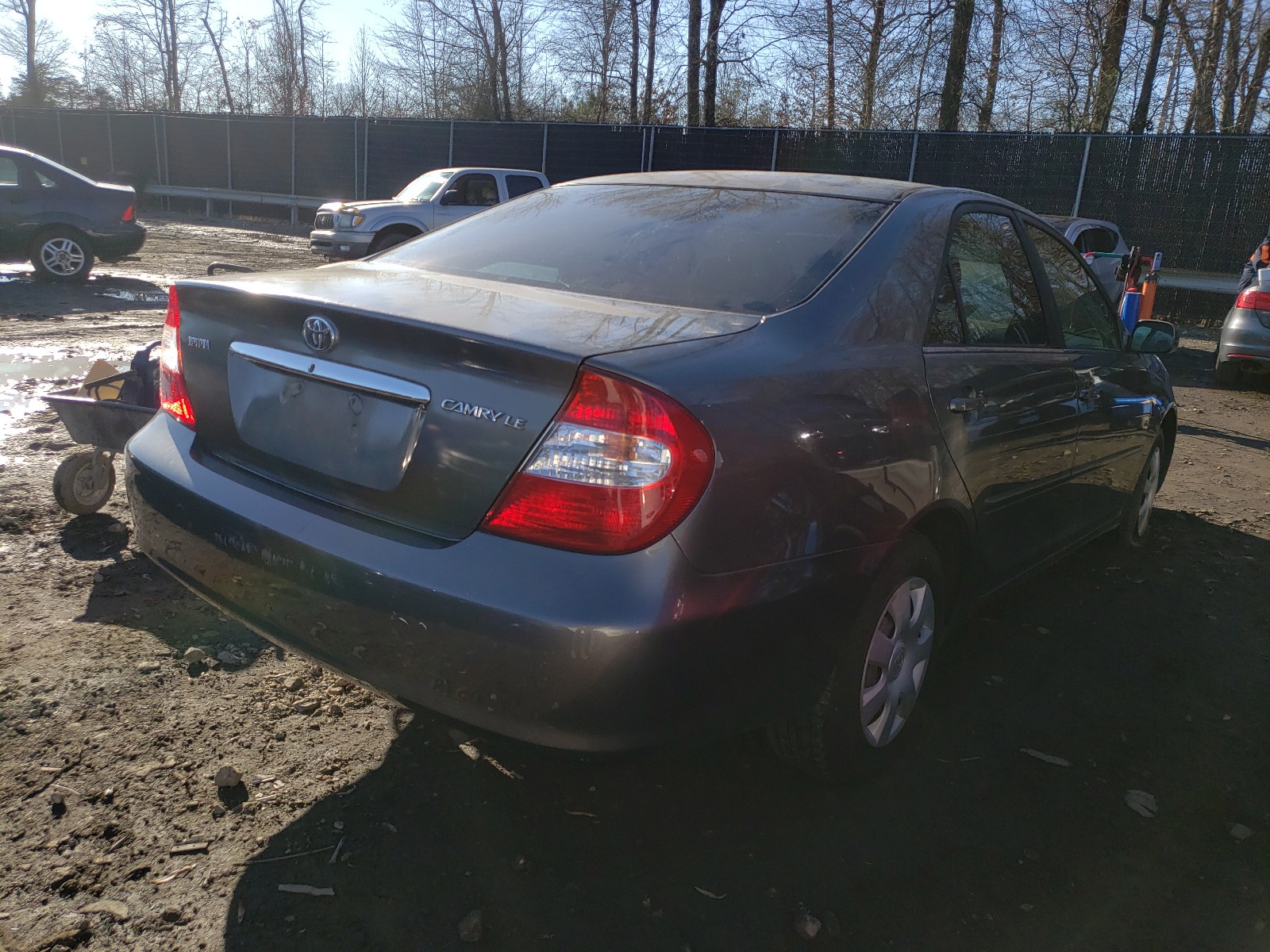 Photo 4 from auction – 2004 TOYOTA CAMRY LE with VIN 4T1BE32KX4U835933