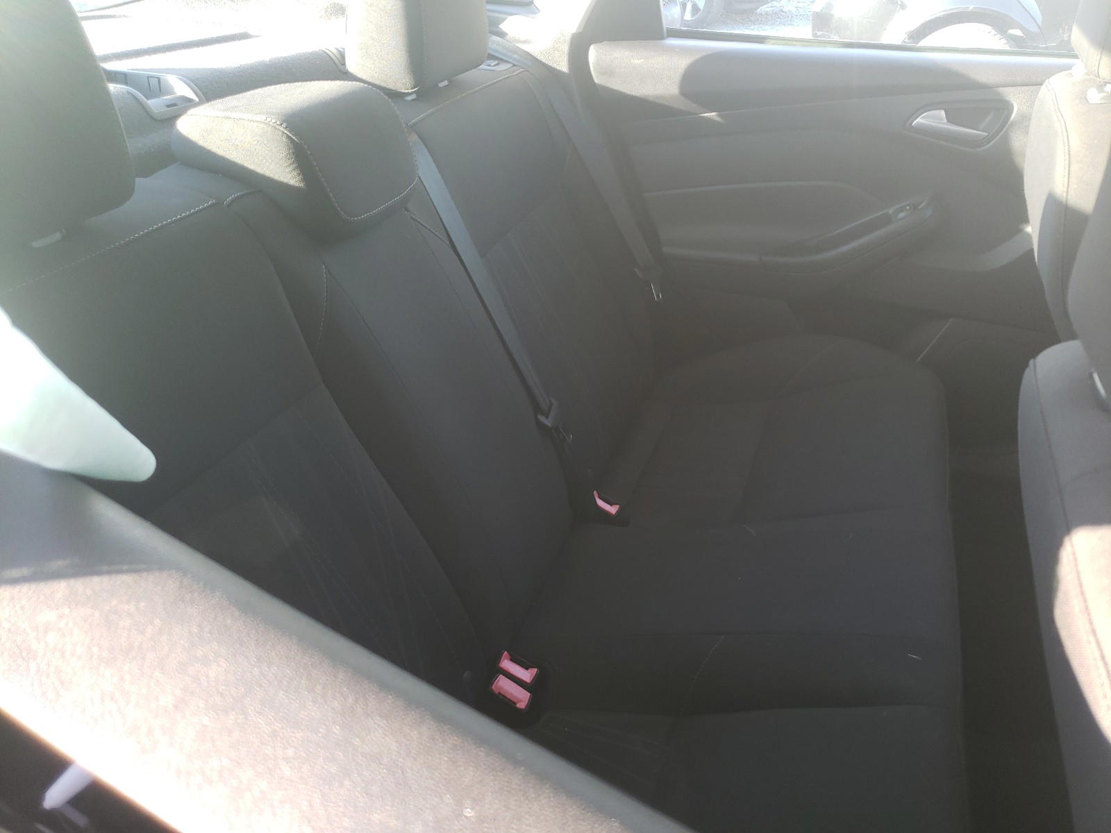 Photo 6 from auction – 2015 FORD FOCUS SE with VIN 1FADP3F22FL207204