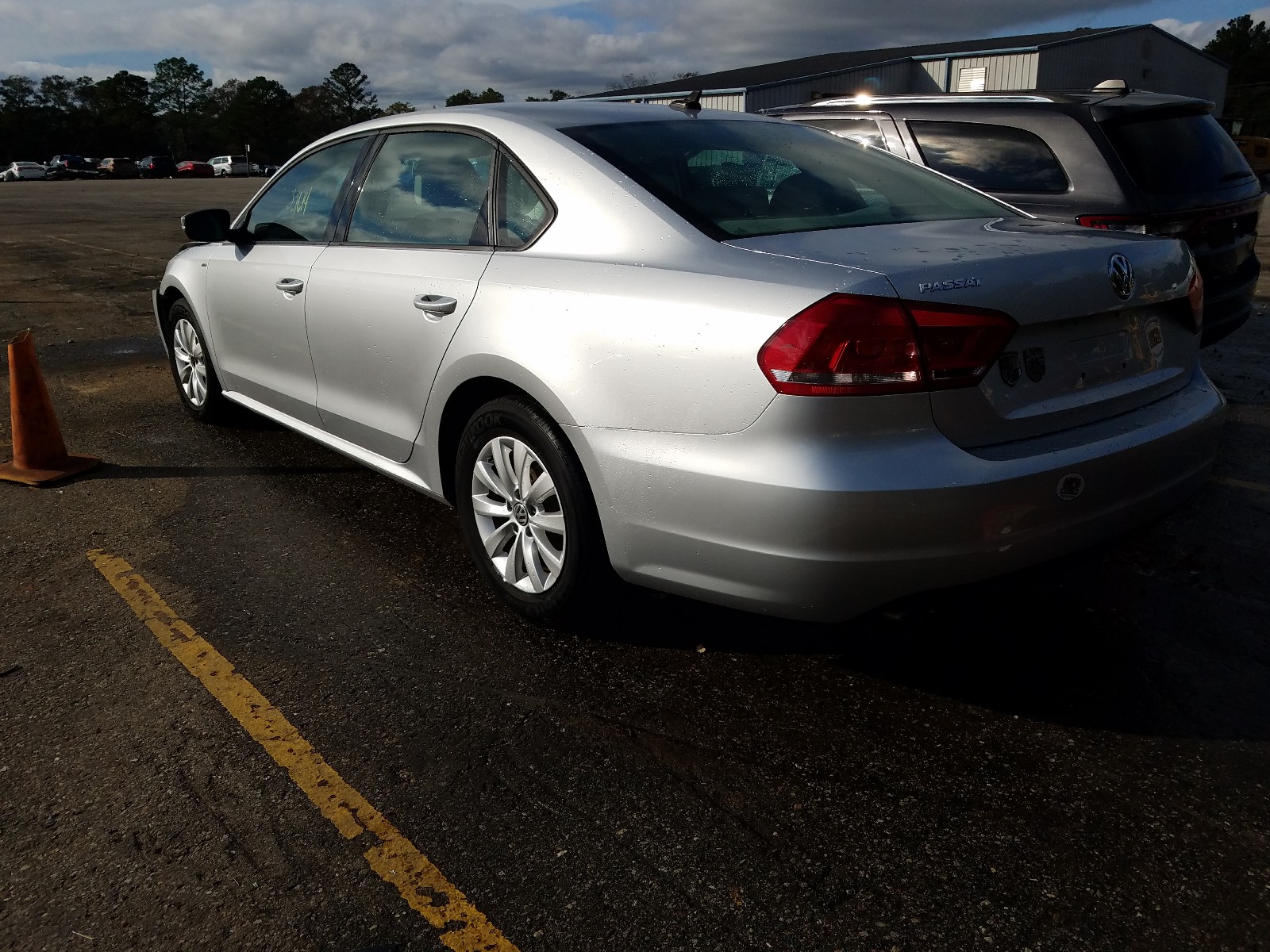 Photo 3 from auction – 2014 VOLKSWAGEN PASSAT S with VIN 1VWAS7A3XEC068275