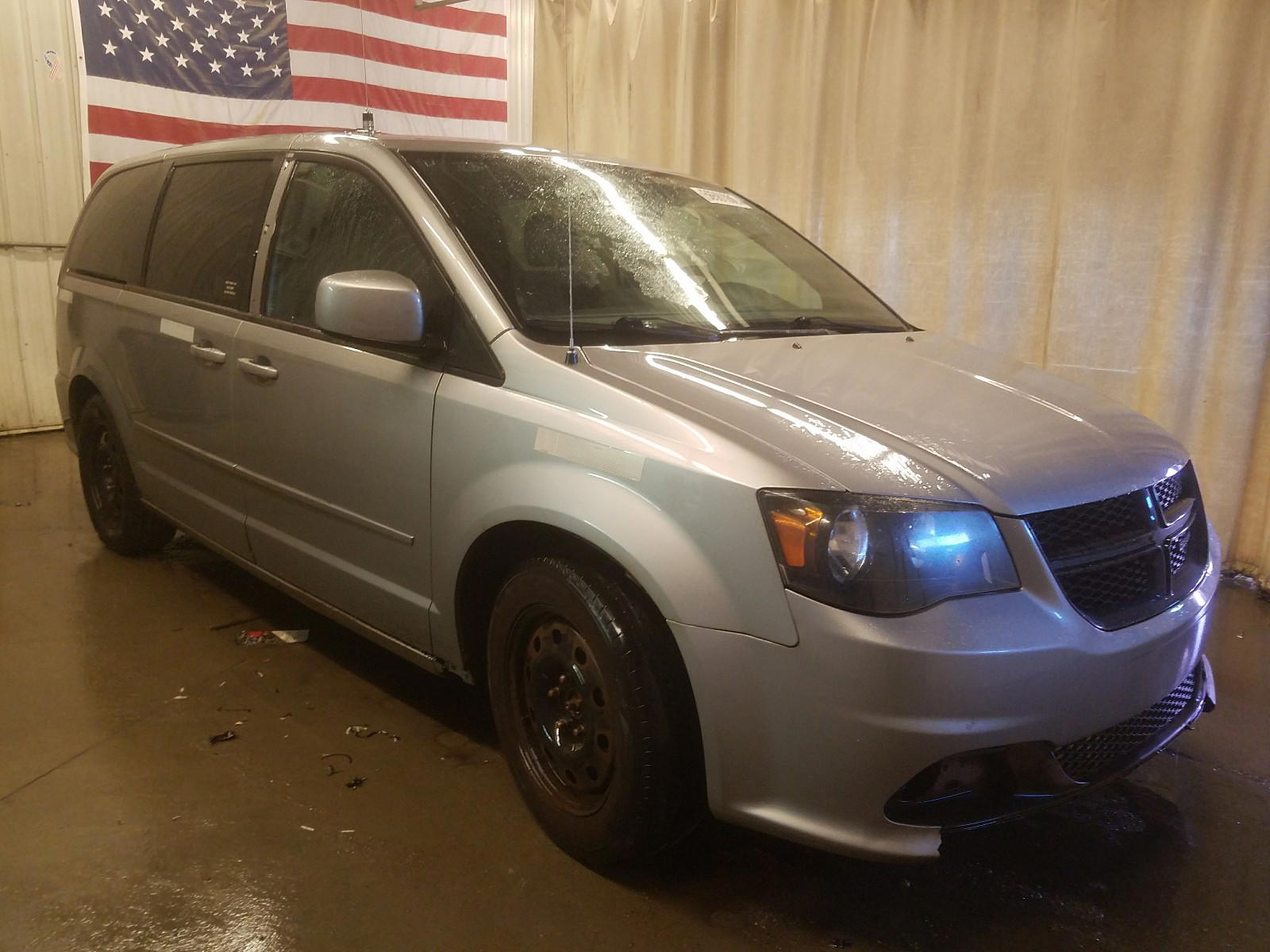 DODGE GRAND CARA 2015 with VIN 2C4RDGBG2FR690170 - Photo from auction