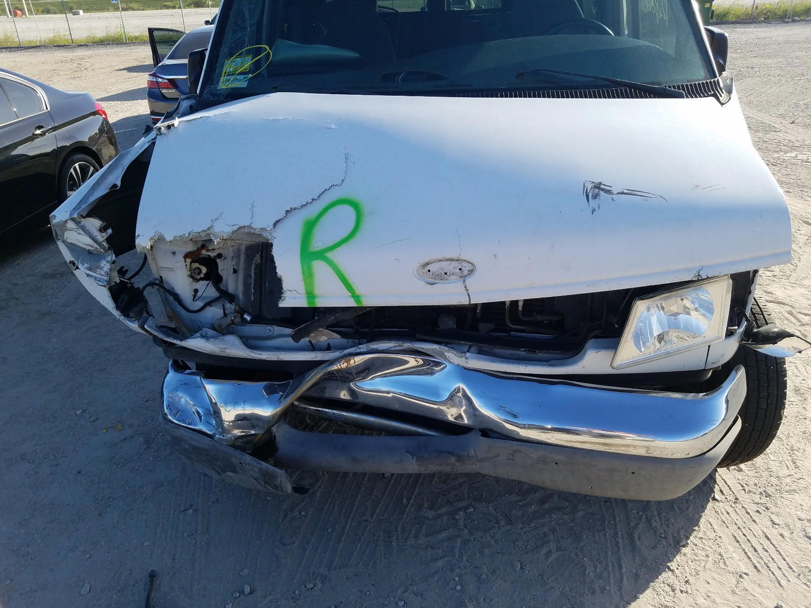 Photo 9 from auction – 2002 FORD ECONOLINE with VIN 1FBSS31L32HB19473