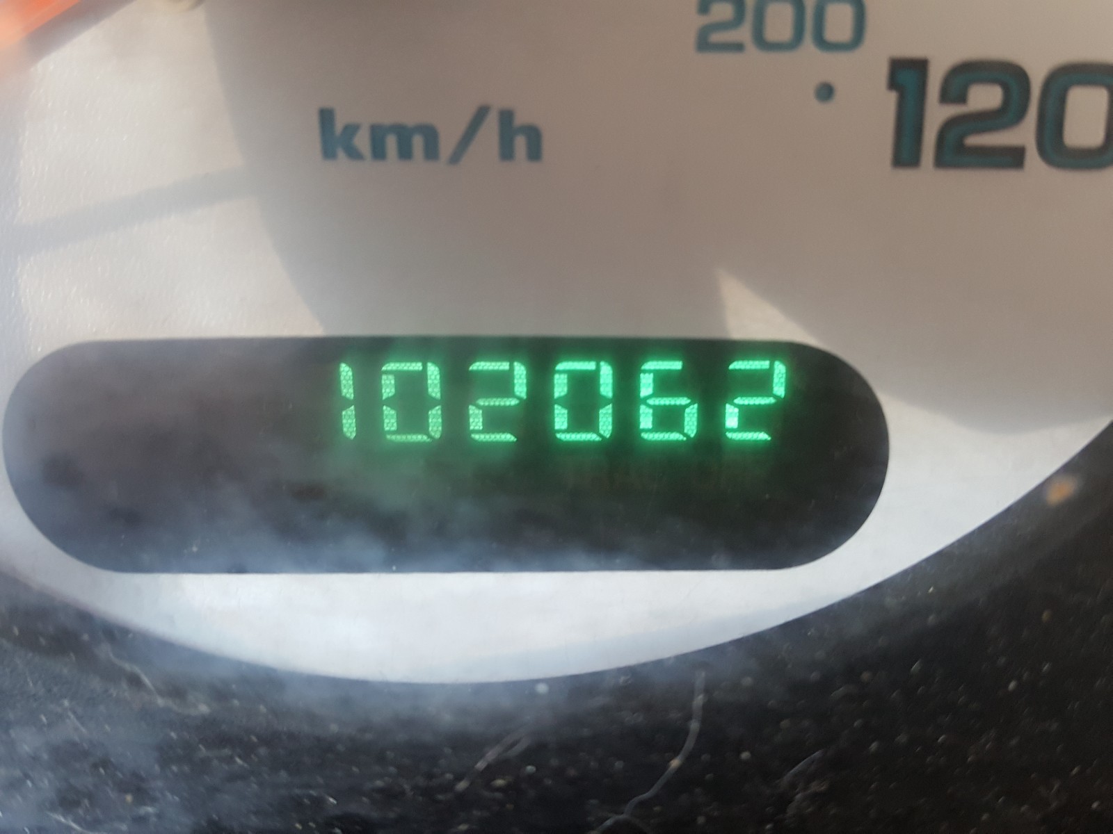 Photo 8 from auction – 2002 CHRYSLER TOWN & COU with VIN 2C4GP44332R519607