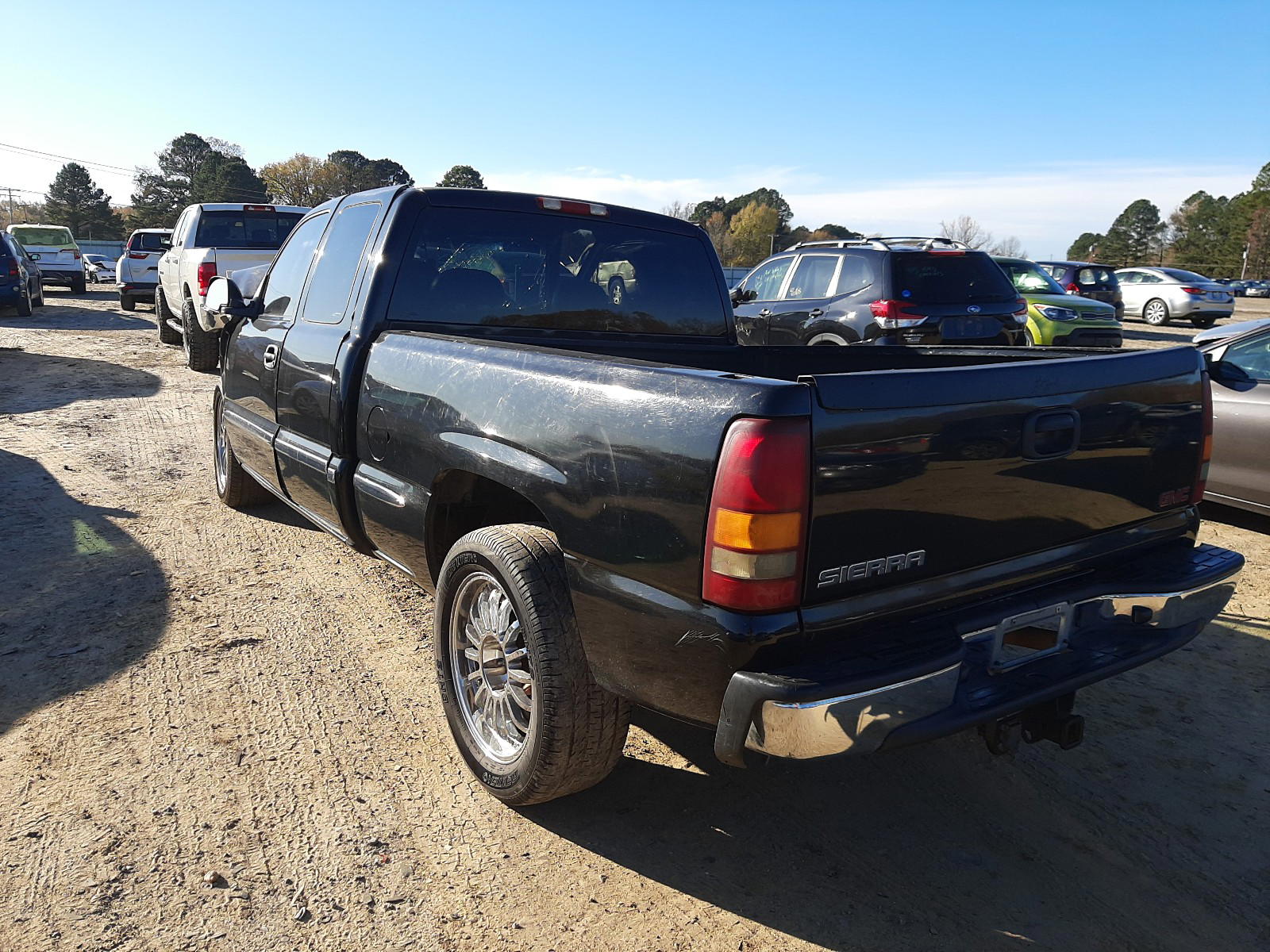 Photo 3 from auction – 2002 CHEVROLET SILVERADO with VIN 2GTEC19T221393006