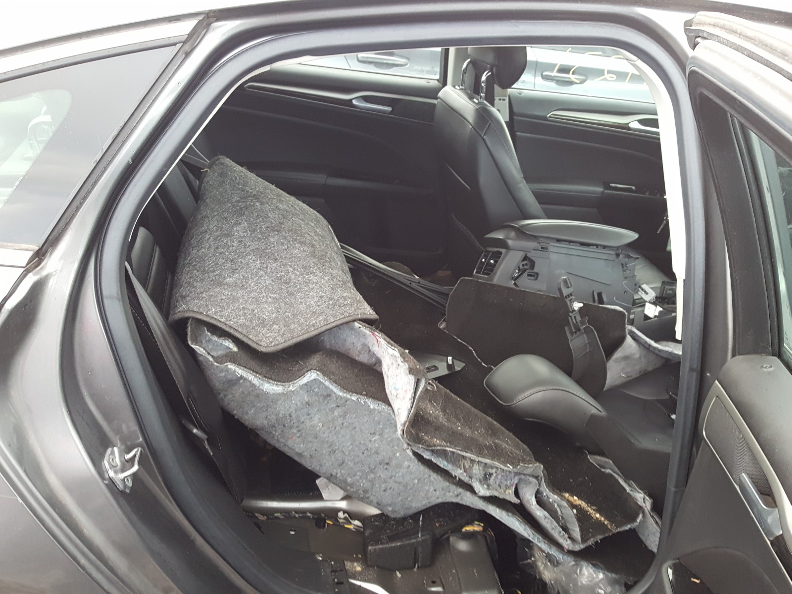 Photo 6 from auction – 2013 FORD FUSION SE with VIN 3FA6P0HR1DR227220
