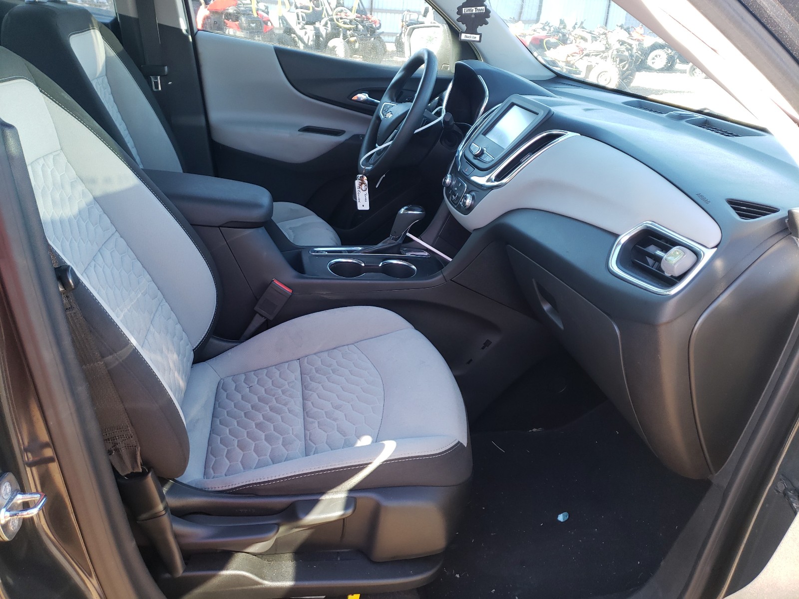 Photo 5 from auction – 2018 CHEVROLET EQUINOX LS with VIN 2GNAXHEV6J6103815