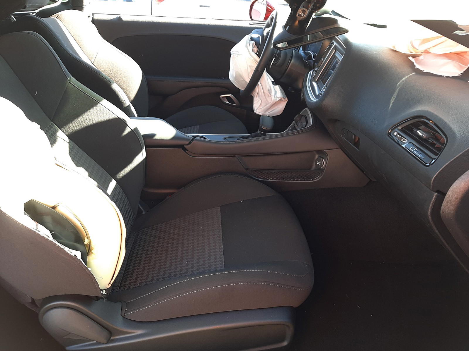 Photo 5 from auction – 2020 DODGE CHALLENGER with VIN 2C3CDZBT4LH246714