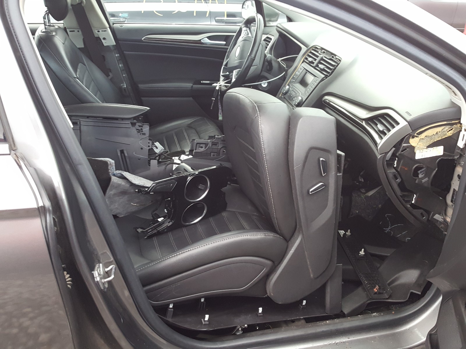 Photo 5 from auction – 2013 FORD FUSION SE with VIN 3FA6P0HR1DR227220