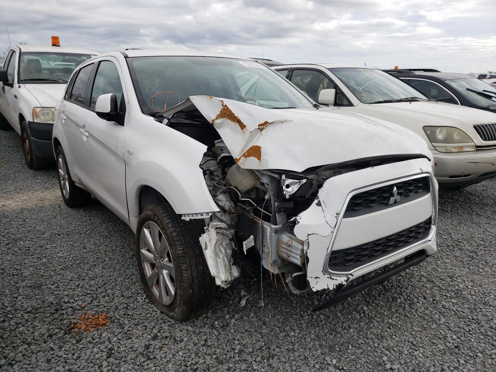 MITSUBISHI OUTLANDER 2015 with VIN 4A4AP3AU3FE008357 - Photo from auction