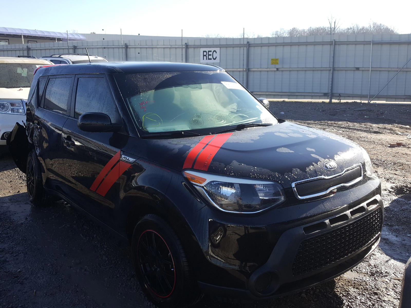 KIA SOUL 2015 with VIN KNDJN2A29F7168415 - Photo from auction