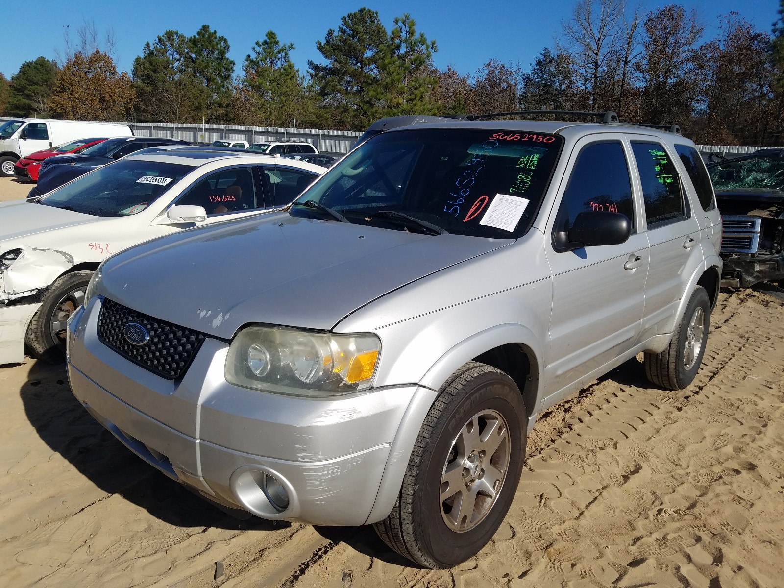 Photo 2 from auction – 2005 FORD ESCAPE LIM with VIN 1FMYU04125KC09435
