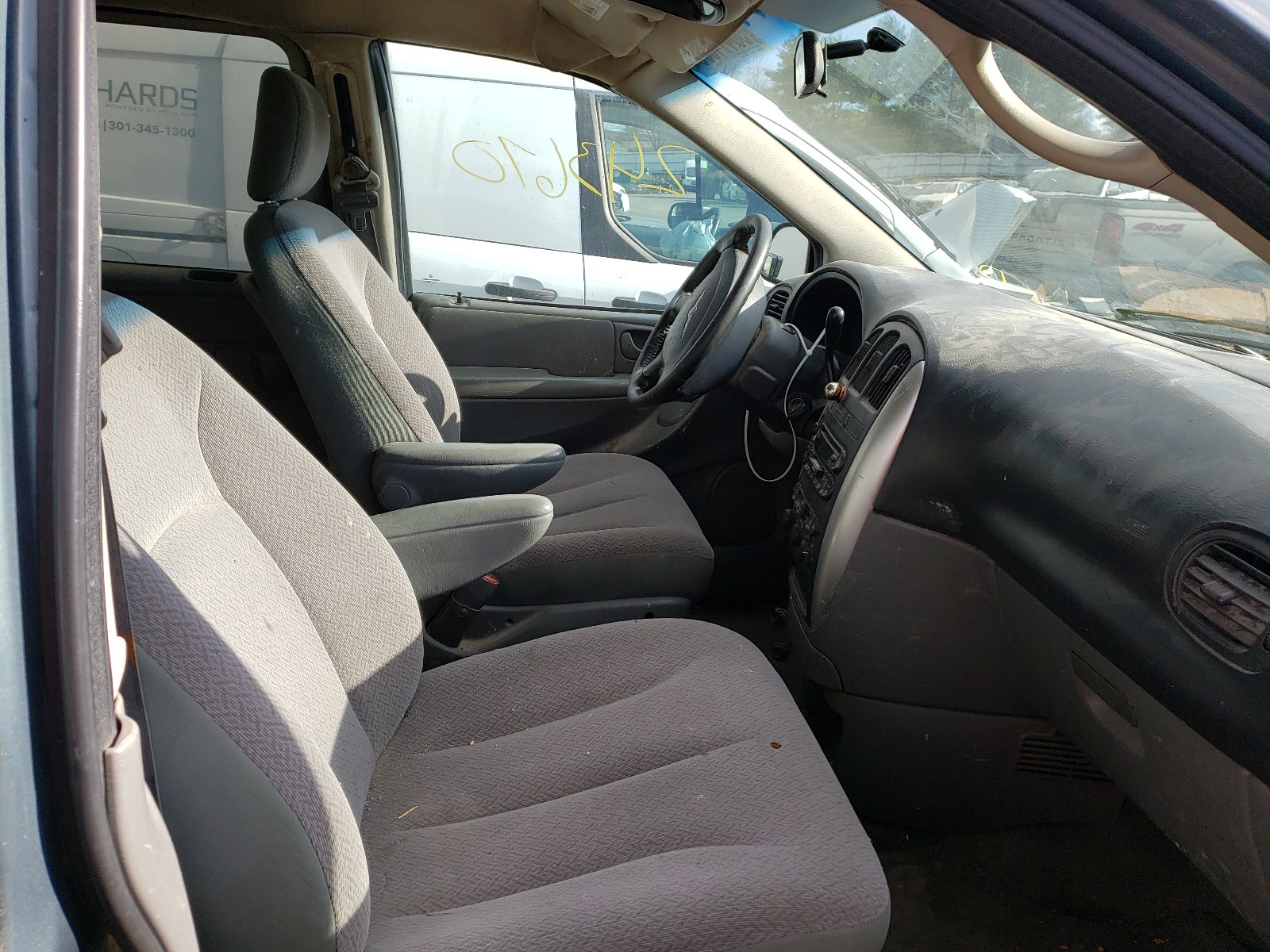 Photo 5 from auction – 2007 CHRYSLER TOWN AND C with VIN 2A4GP54L17R187528