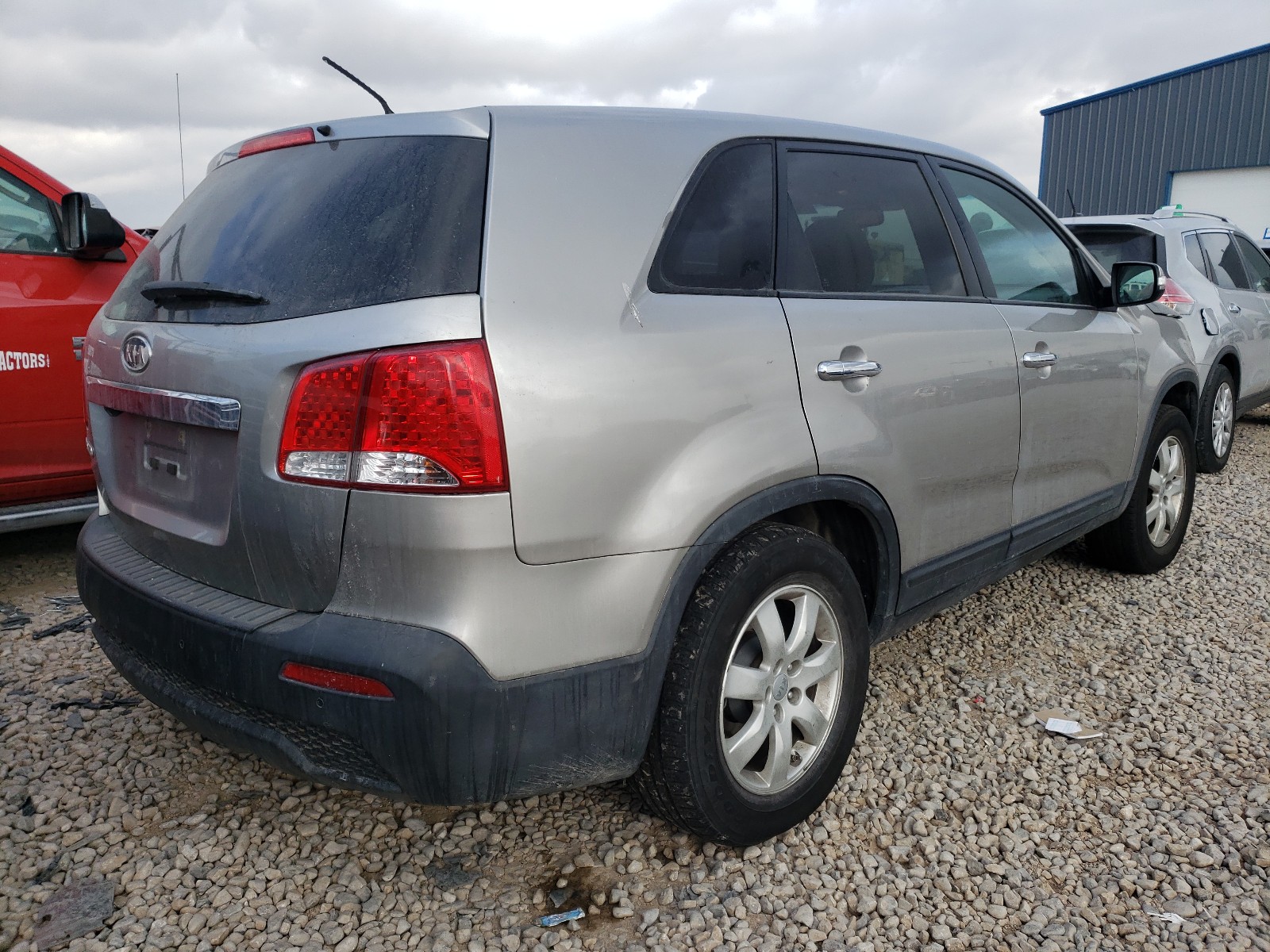 Photo 4 from auction – 2013 KIA SORENTO LX with VIN 5XYKT3A15DG419969